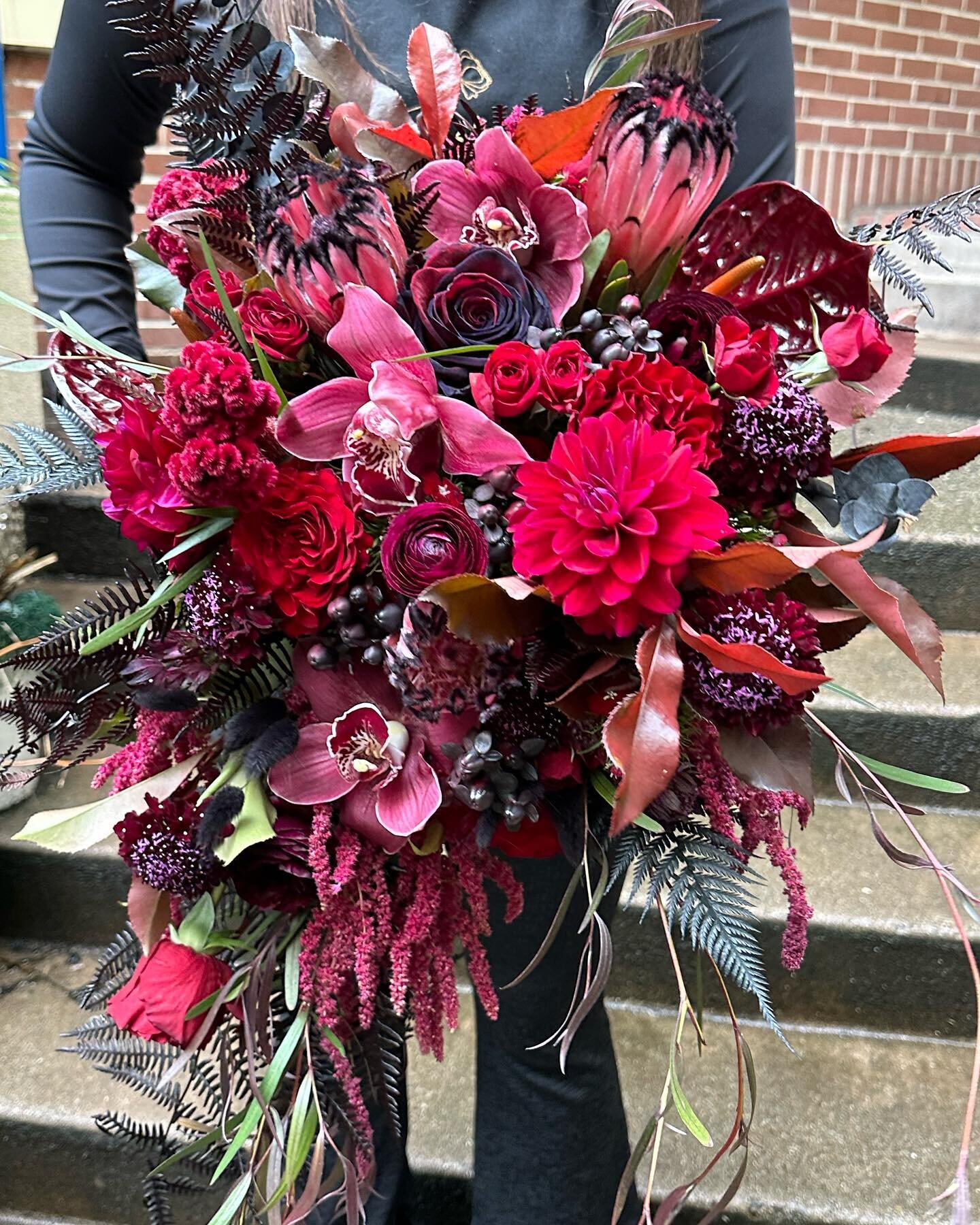 Dark Romantic Wedding 🖤❤️&zwj;🔥 
.
.
.
.
.
.
.
.
.
#florist #monterey #flowers #floralart #love #gothwedding #wedding #surprise #bigsur #carmel #pebblebeach #wedding #bridalbouquet #bridal #dahlia #roses #inspo #weddinginspo #weddingarch #darkweddi