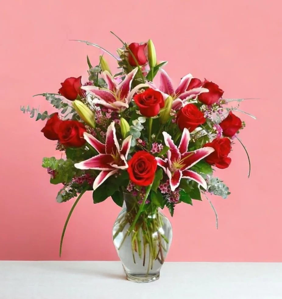 DOZEN ROSES WITH LILIES