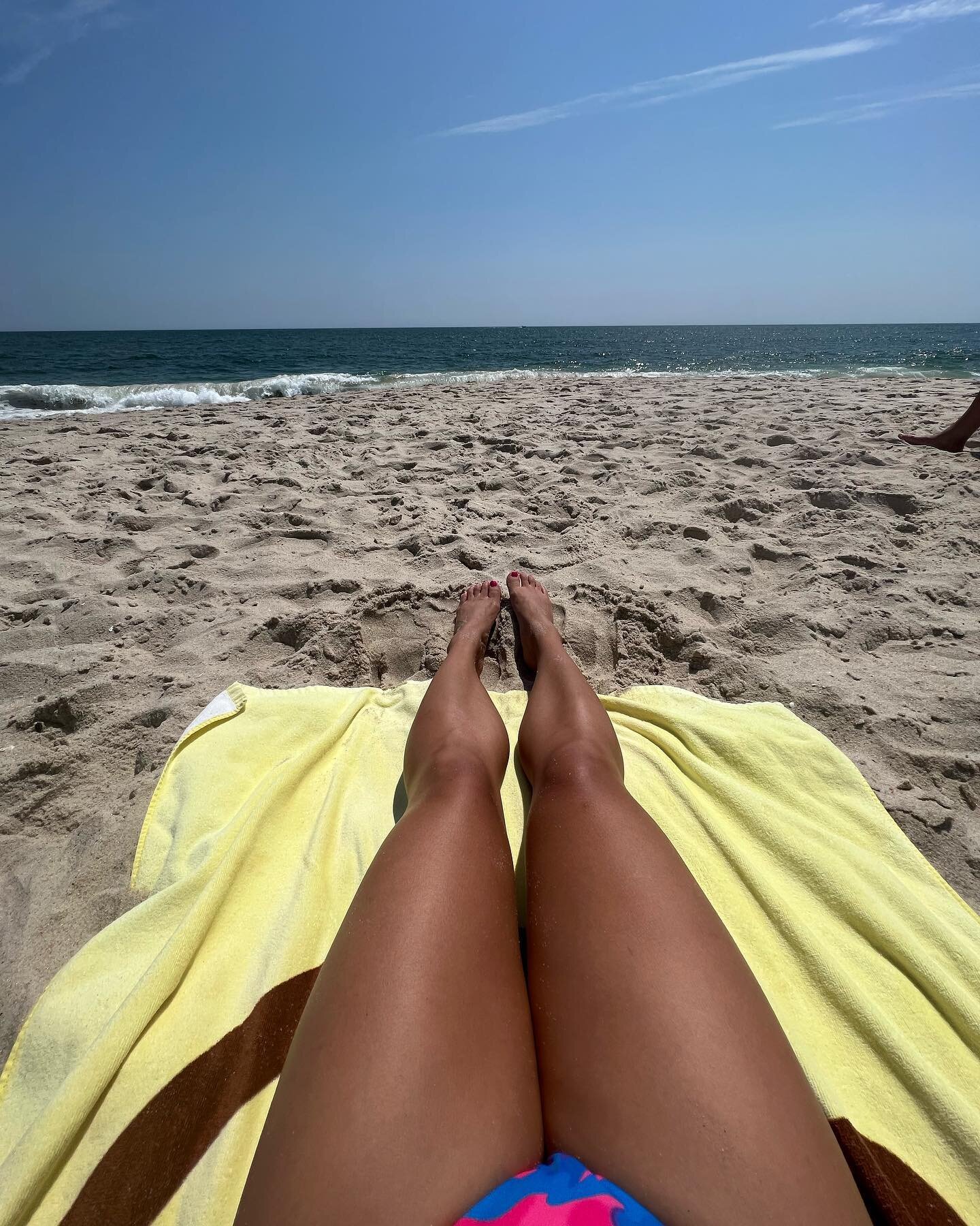 Nothing beats sunny beach days 😎🏝️ #sunnyvacation #summer #lymphdrainage #snatched #yorkvillemassage #fireisland #beachdays #vacationvibes #tanning #oceanbeach #massagetherapy #rmt