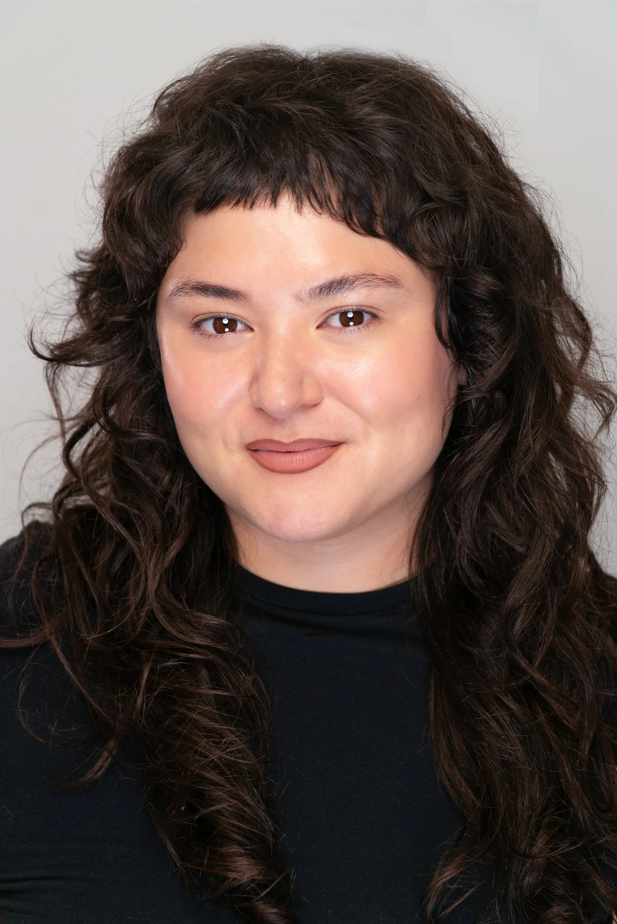 izzy headshot finals (1 of 6).jpg