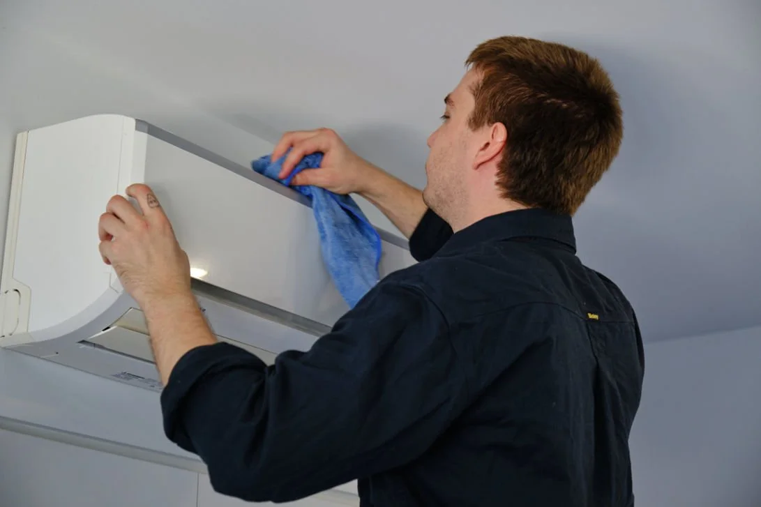 Our trained specialist deep-cleans an air conditioner unit in Brisbane, ensuring it functions at peak performance. Choose Brisbane's best to breathe cleaner and cooler.