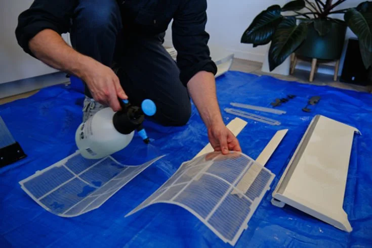 Cleaning of an aircons filters