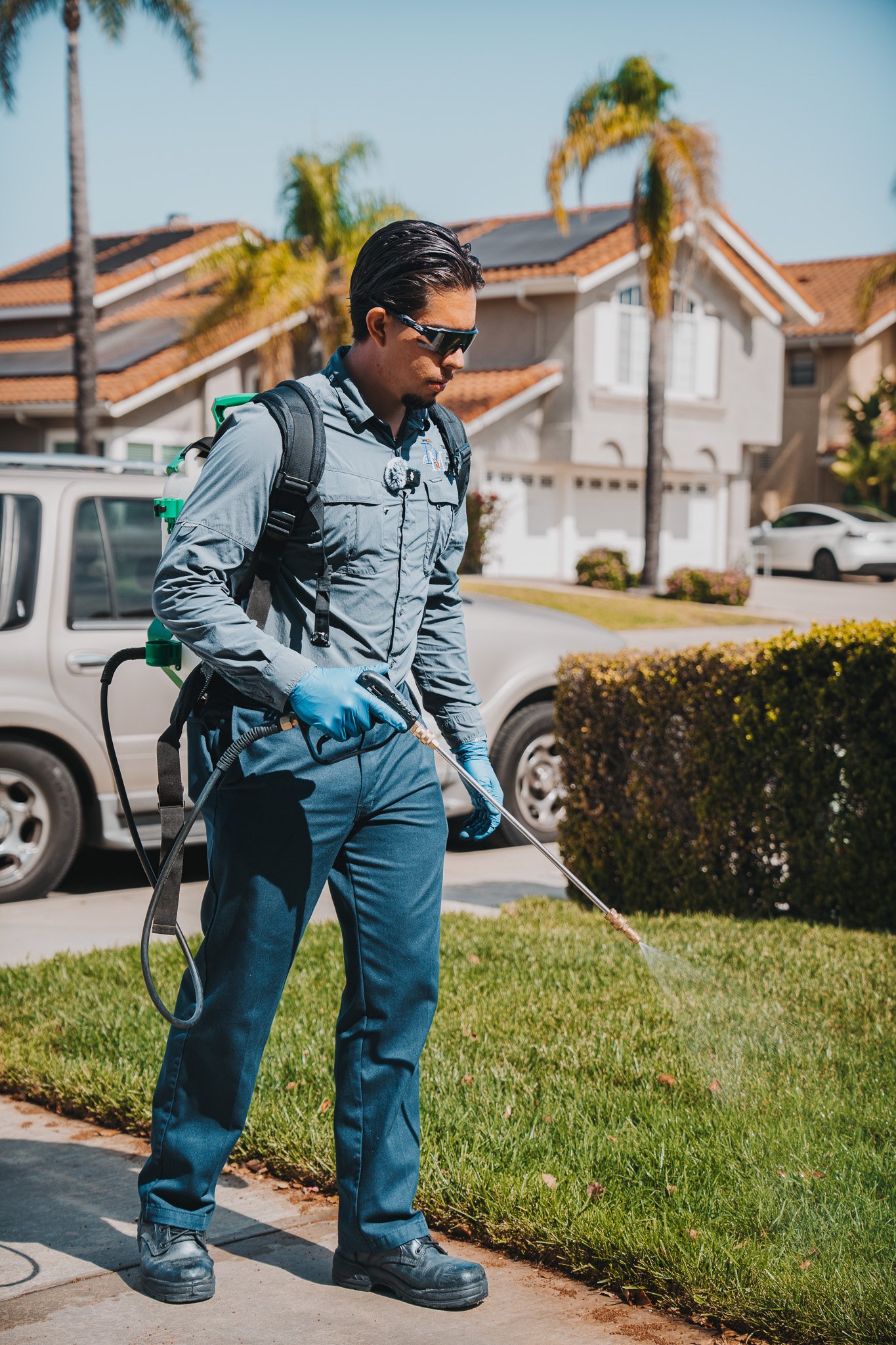 Reliable pest control services technician providing residential pest control in Ventura County California