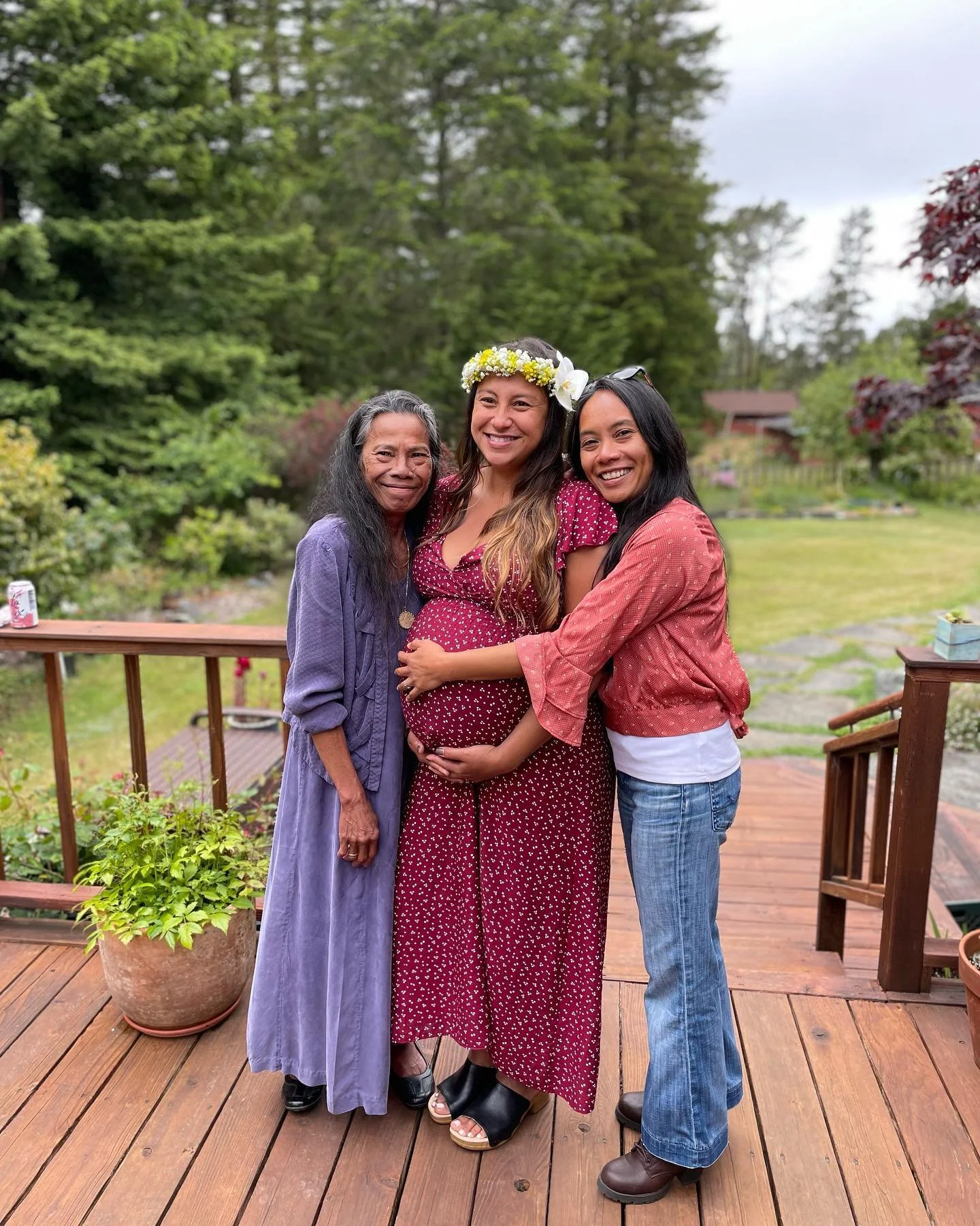 MARIAWITHSISTERANDMOM<3 .jpeg