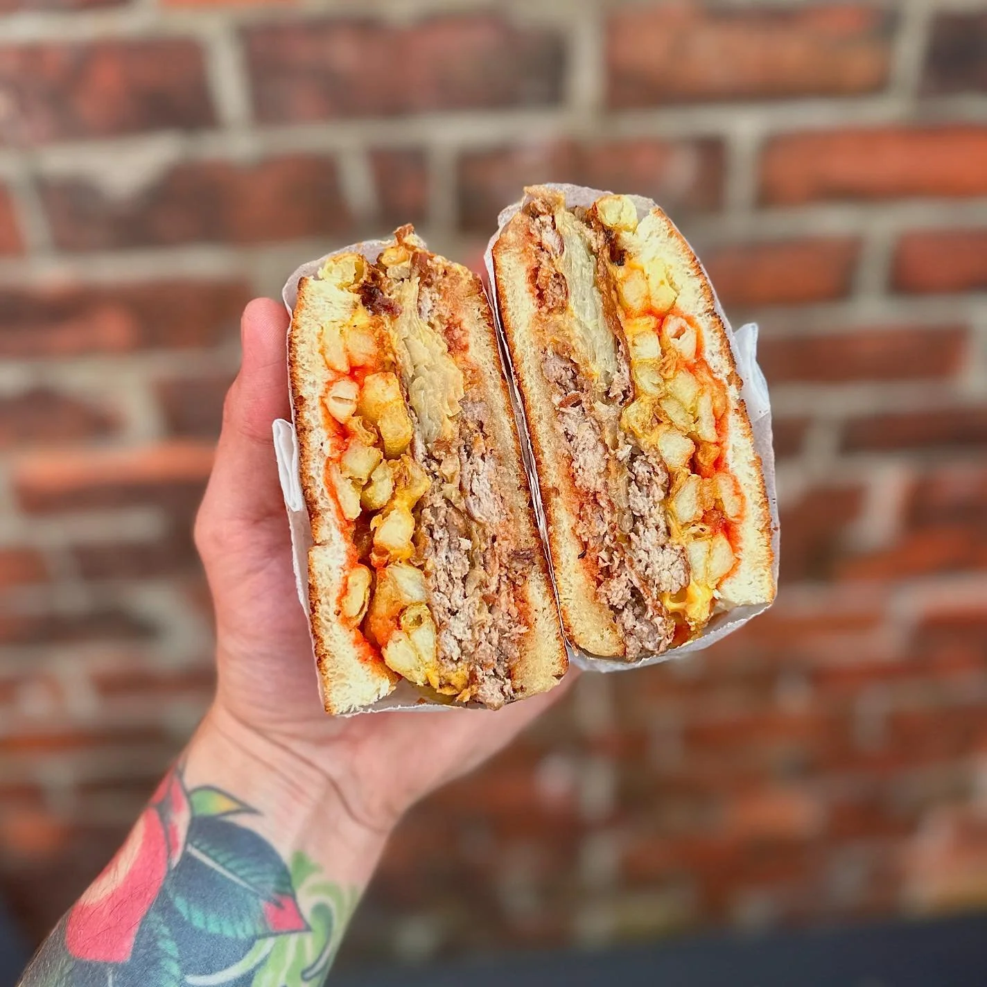 New special on the board! 

2 beef patties, double cheese, grilled onions, pickles, house sc &amp; ketchup. Topped with a handful of fries 🍟 

Carbs on carbs. Perfect for doing running (good luck to all the GNR runners tomorrow!)

Inspired by @heavy