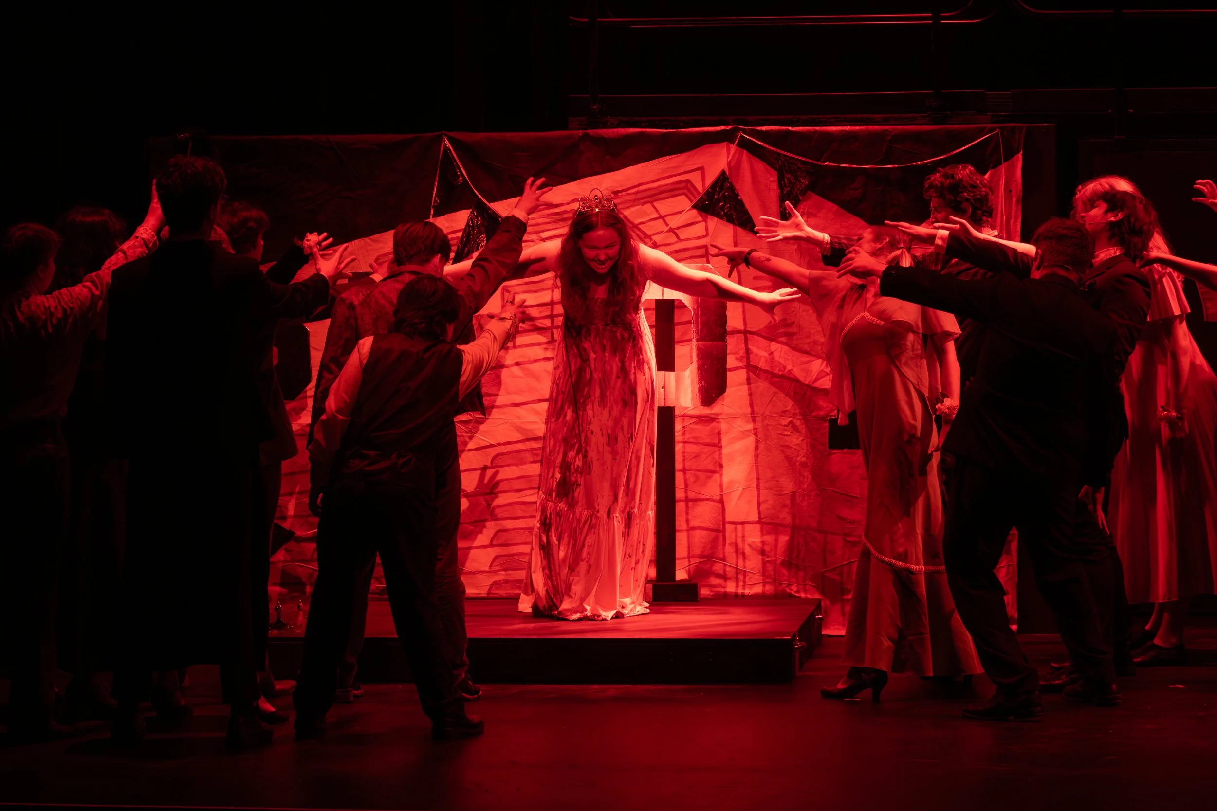 Rhiannon Mason as Carrie