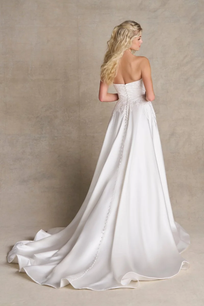 R3984-Studio-03-800x1200-cb6eae5.jpg