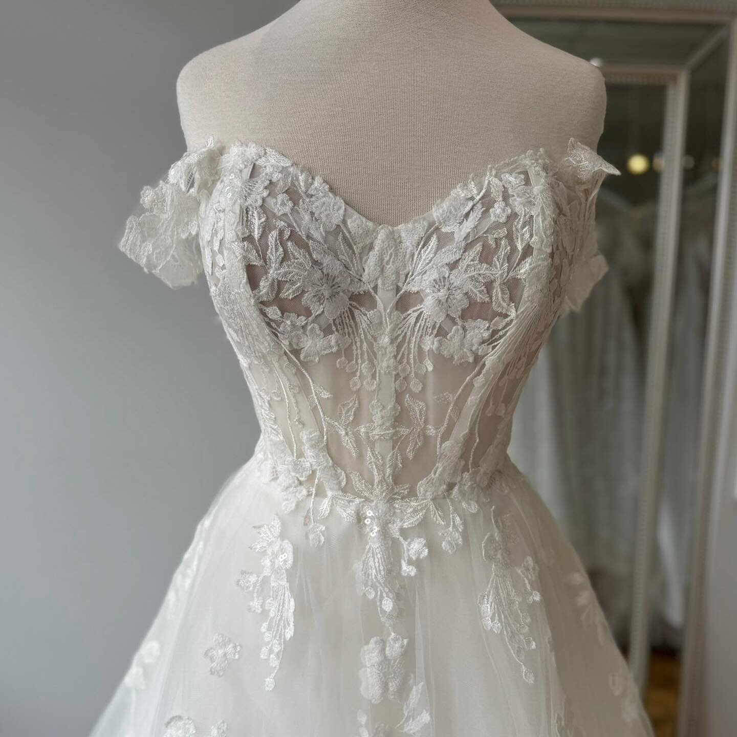 New arrival alert!!

I&rsquo;ve loved this particular style for a while and I&rsquo;m so excited that we have *one* of her! She&rsquo;s got a sweetheart neckline, low V back, off shoulder and lace appliqu&eacute;s detailed with sequins!!

Designer - 