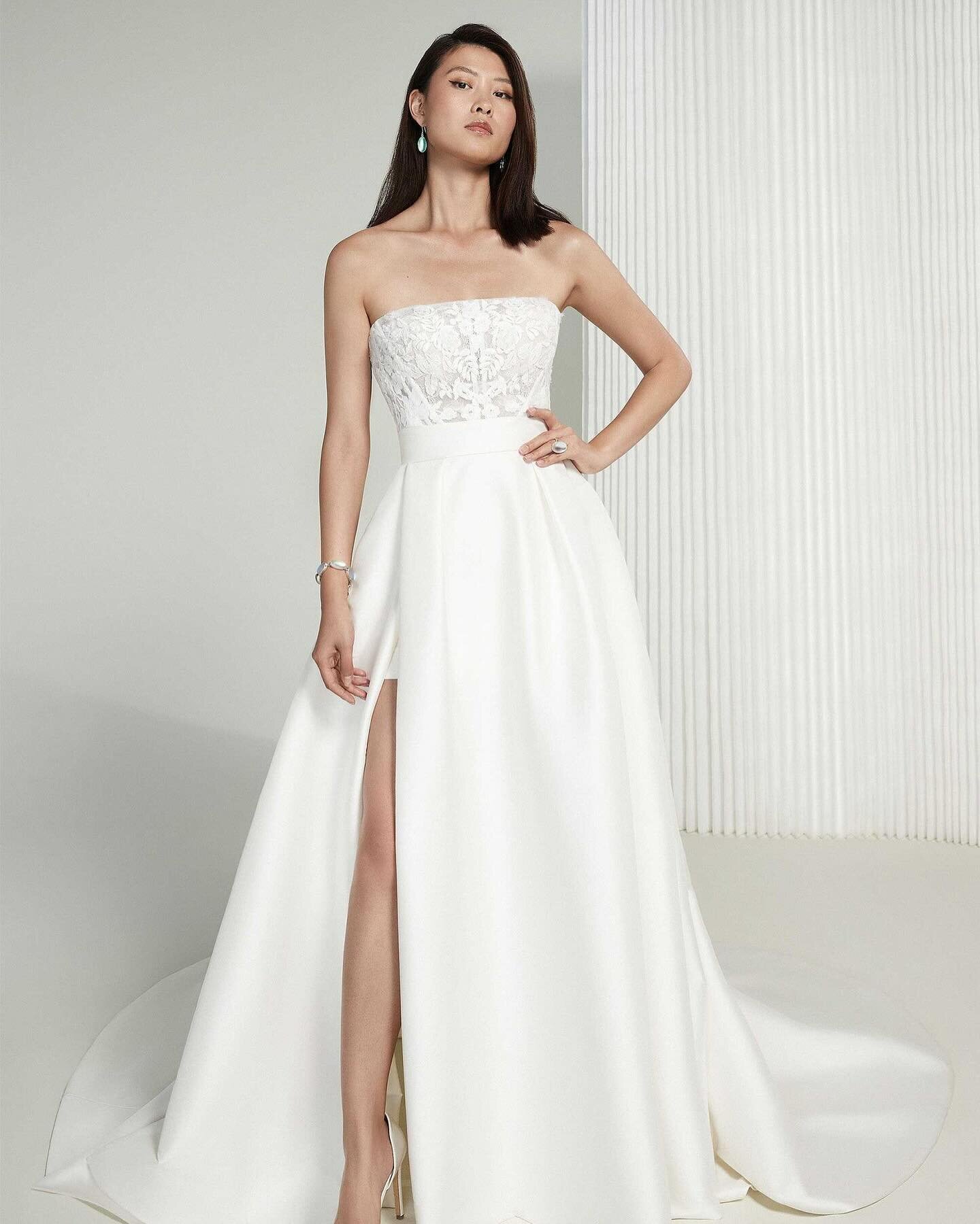 This week&rsquo;s styles are all about some new off the peg dresses in the outlet!!

Loving this modern straight neckline, sheer bodice detailed with sequined lace appliqu&eacute;s that are combined with beaded 3D petals, placed overtop a delicate Ch