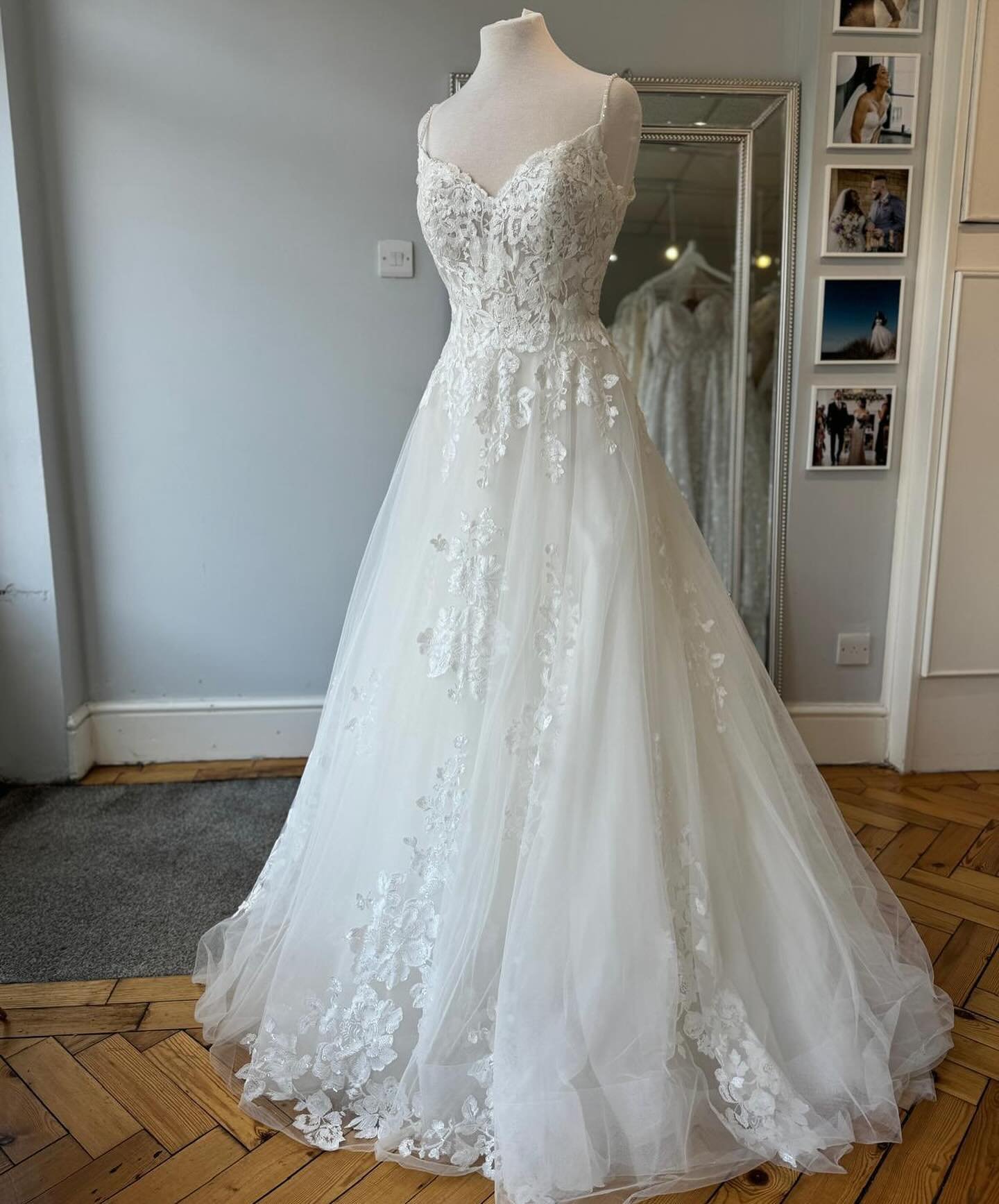 This beauty has a soft sweetheart neckline, delicate beaded straps and an open scoop back. The floral lace leads from the bodice onto the aline skirt for a romantic yet modern finish!

Designer - Essense of Australia

Size - 14