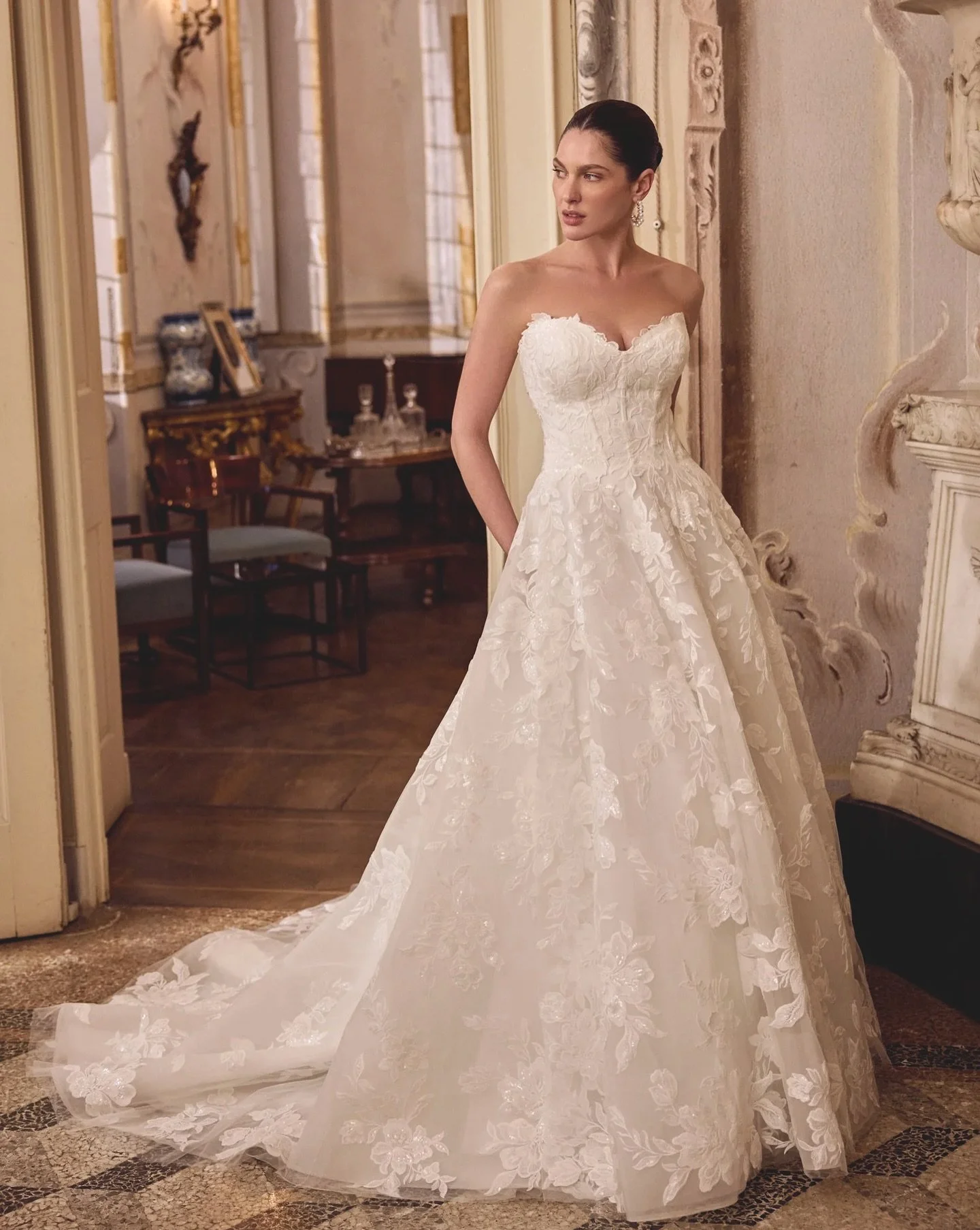 ✨ Lacie ✨

BRAND NEW SEASON BEAUTY!! Lacie from @justinalexander is a Sparkling Tulle Ball Gown with Sequined Lace Appliqu&eacute;s &hearts;️

She&rsquo;s simply perfect!!! Available to try in store now and order her to be The One for your Big Day!!
