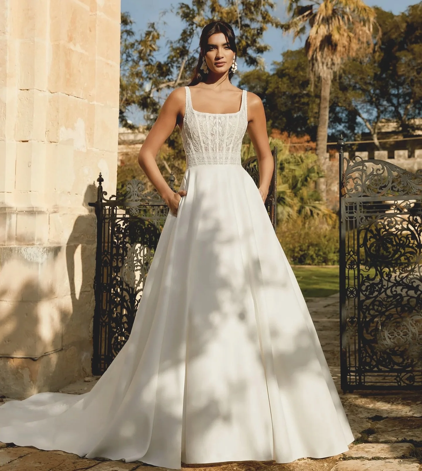 ✨ 44493 ✨

Meet 44493 from @sinceritybridal - A Lace and Satin A-Line with Square Neckline and Scoop Back and Optional Lined Bodice &hearts;️