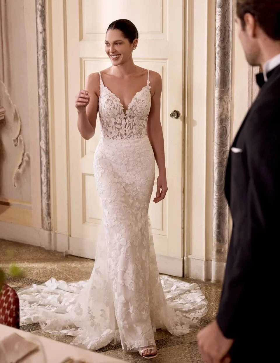 ✨ Liza ✨

She sparkles, she sculpts, she steals the spotlight.

With shimmering sequined floral lace, a plunging bikini neckline, and a sheer corseted bodice with exposed boning, Liza is all about confident bridal glamour. Finished with beaded straps