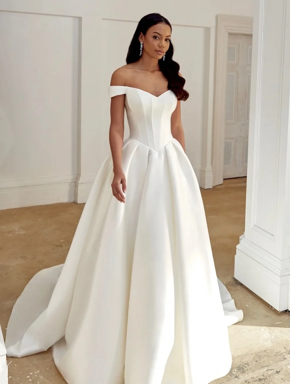 ✨ 44558 ✨

Here she is!! 44558 is a Mikado Ballgown with Modern Seaming and Box Pleated Skirt - and the newest arrival from @sinceritybridal &hearts;️ 

Are you loving the basque waists?