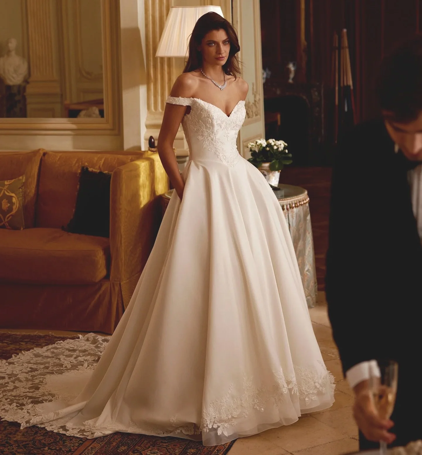 ✨ Jersey - Size 20 sample with us until this weekend only!! ✨

Jersey is one my absolute faves from @justinalexander - a 
Mikado A-Line Gown with Sequined Lace and Dramatic Cathedral Train &hearts;️

Did you know that they now offer a customised stra