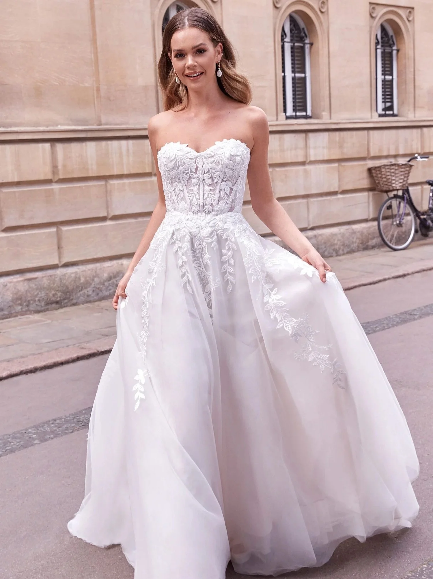 ☀️ Effortless Bridal Style for Warm Weather ☀️

If like me, you&rsquo;ve completely melted in this weather, it might have you considering what will be comfortable for a warm destination wedding! 

I&rsquo;ve compiled my top picks for keeping cool and
