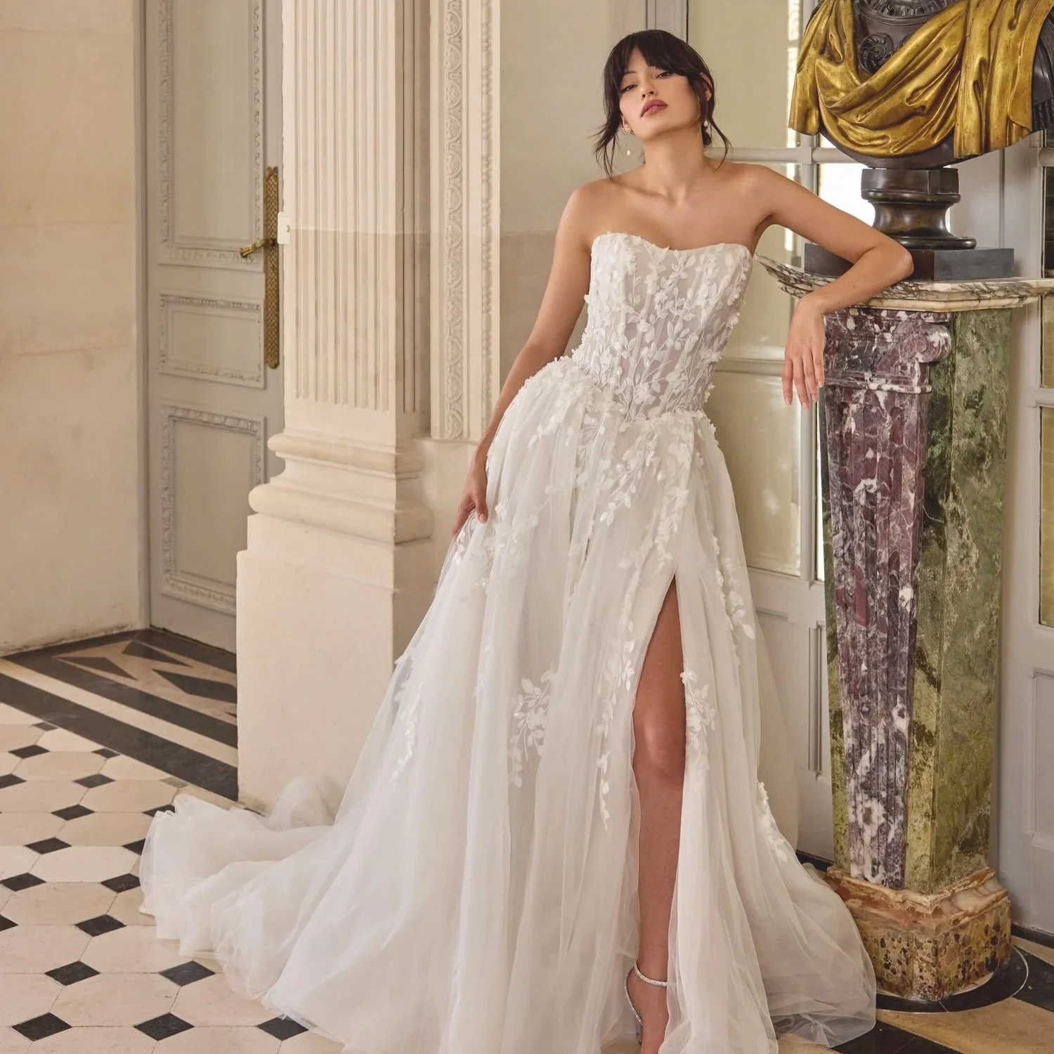 ✨ Brielle ✨

Just arrived from @adorejustinalexander - Brielle is a Tulle A-Line with 3D Chiffon Floral Petals and Sequined Lace Appliqu&eacute;s!!

I&rsquo;m in love with her already!! &hearts;️