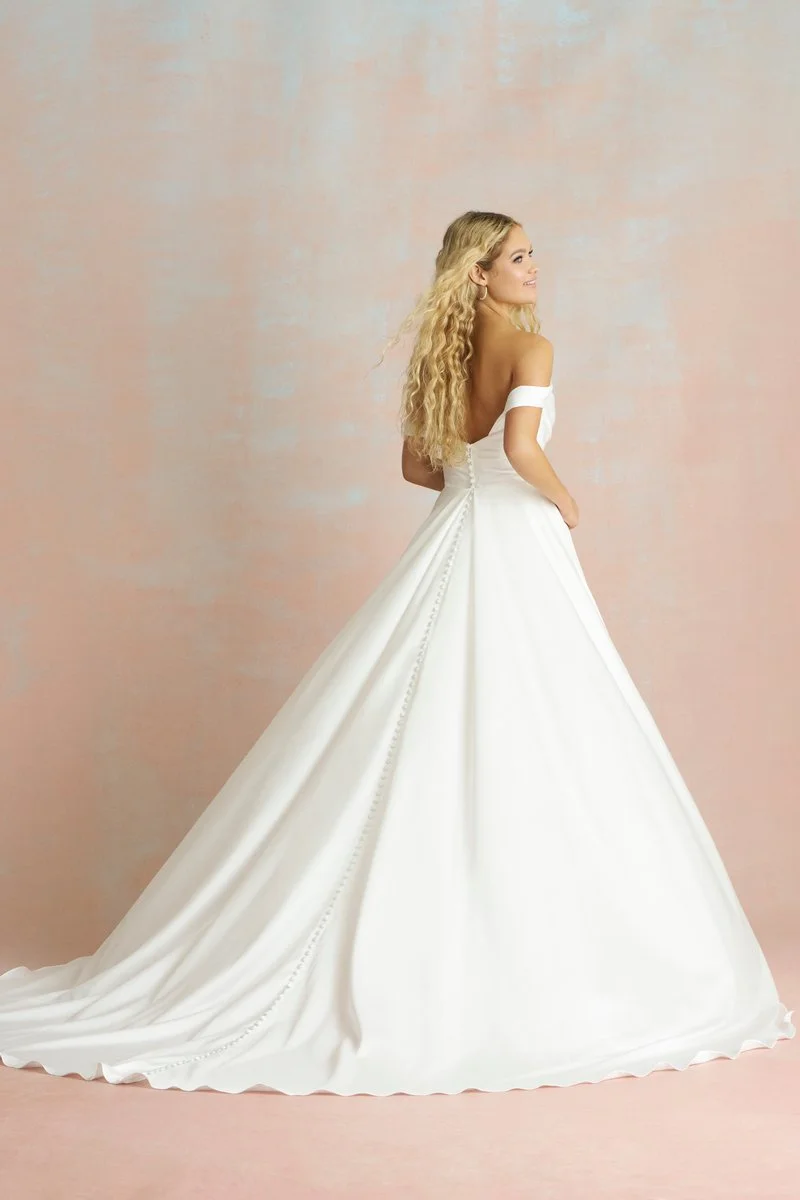 R3856T-Studio-03-800x1200-cb6eae5.jpg