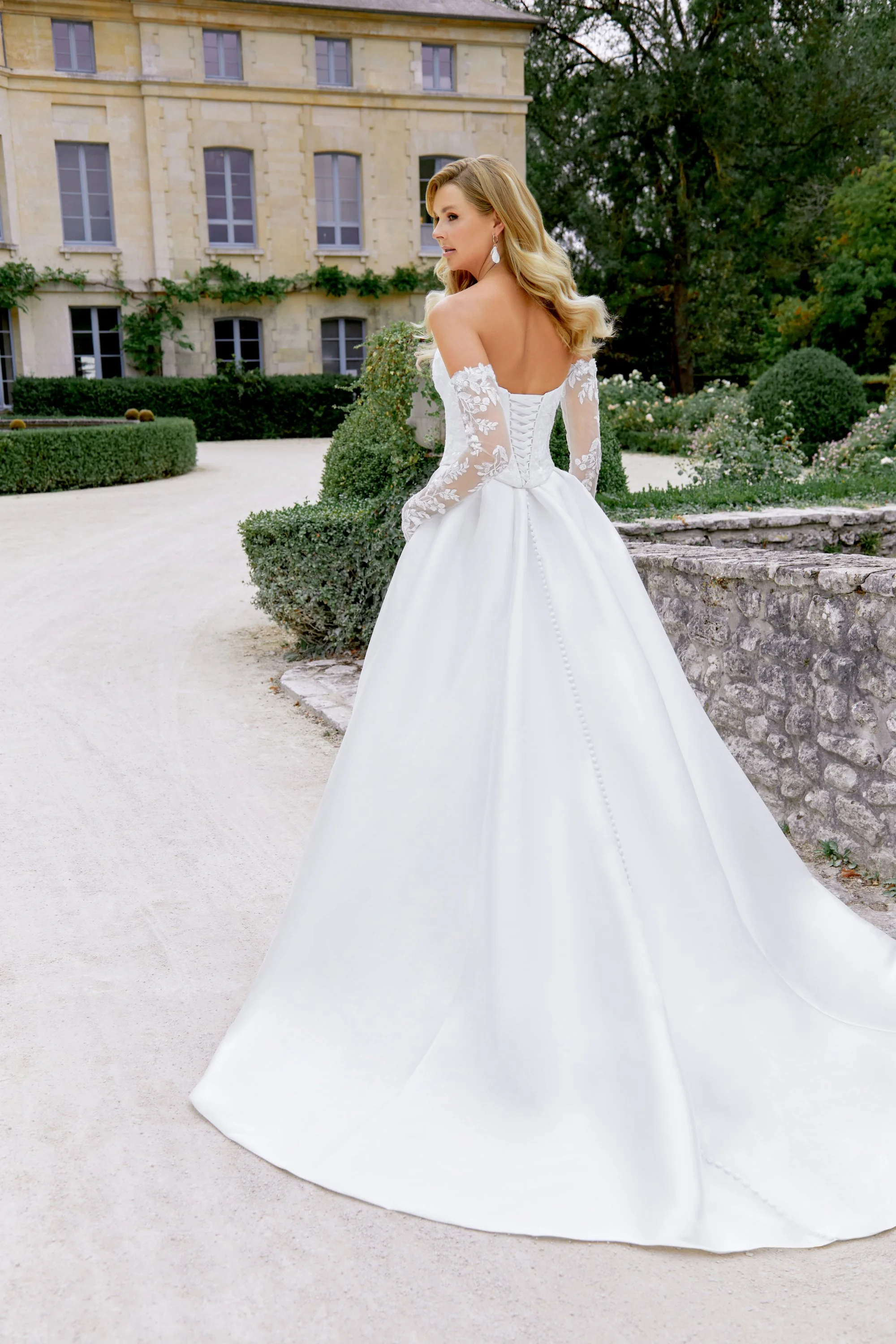 44507BOD_X_Sincerity-Bridal_4.jpg