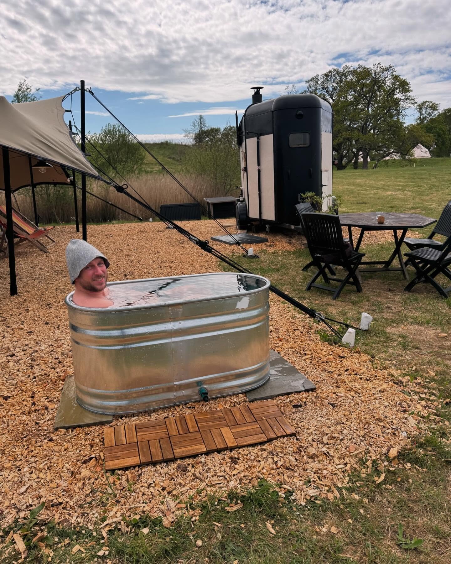 🌊 NEW: Plunge Pool Now Available! 

We&rsquo;re excited to now offer a plunge pool option at the sauna! 🛁

💦 Wild swimming is still included FREE with all bookings (except Express sessions) because cold water is one of nature&rsquo;s greatest gift