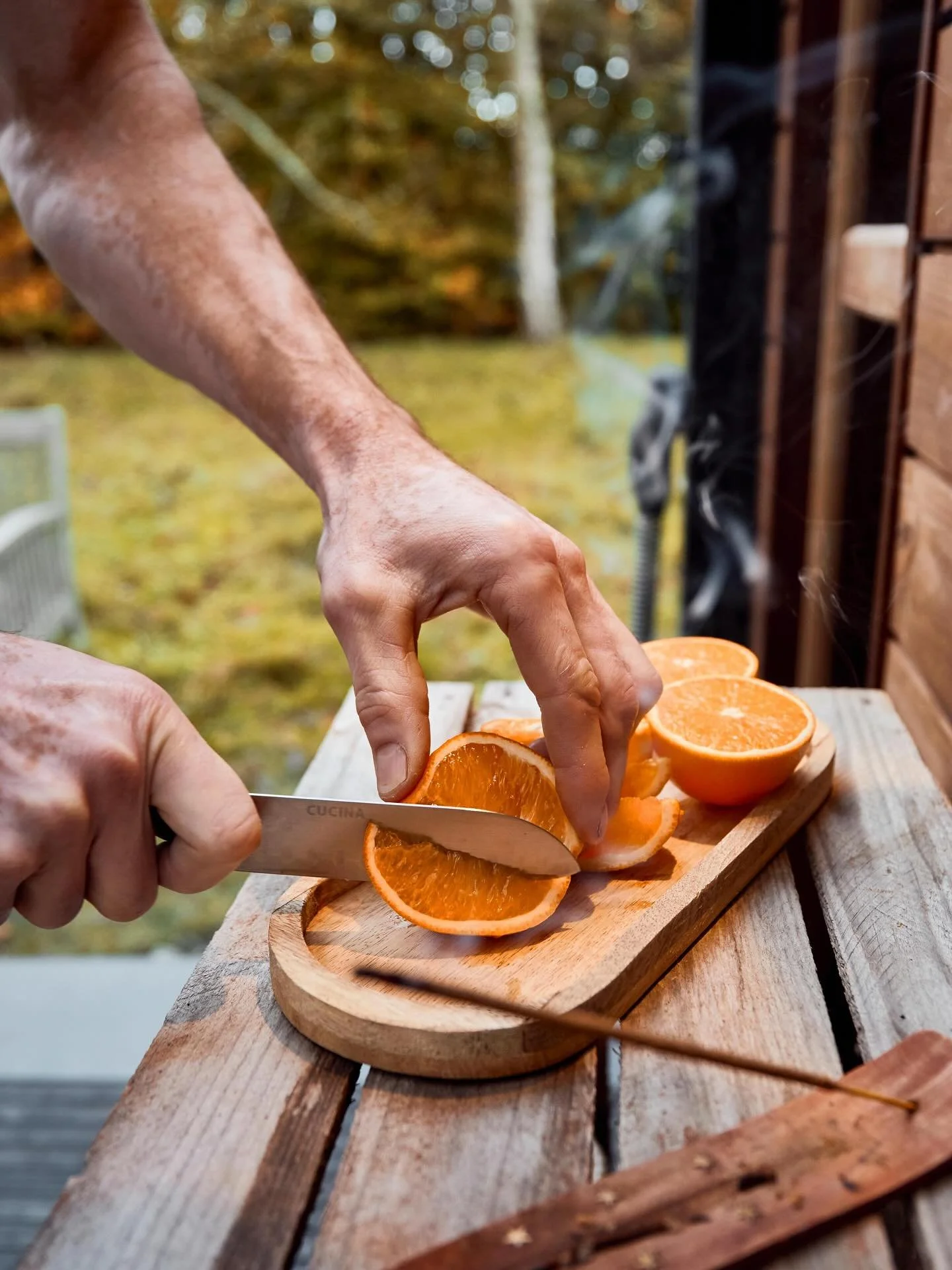 ✨ The little touches you love ✨
Freshly sliced oranges, cooling and hydrating between sauna rounds, make your experience that little bit more refreshing. 🍊

But the real magic? L&ouml;yly &ndash; the steam created when water is poured over hot sauna