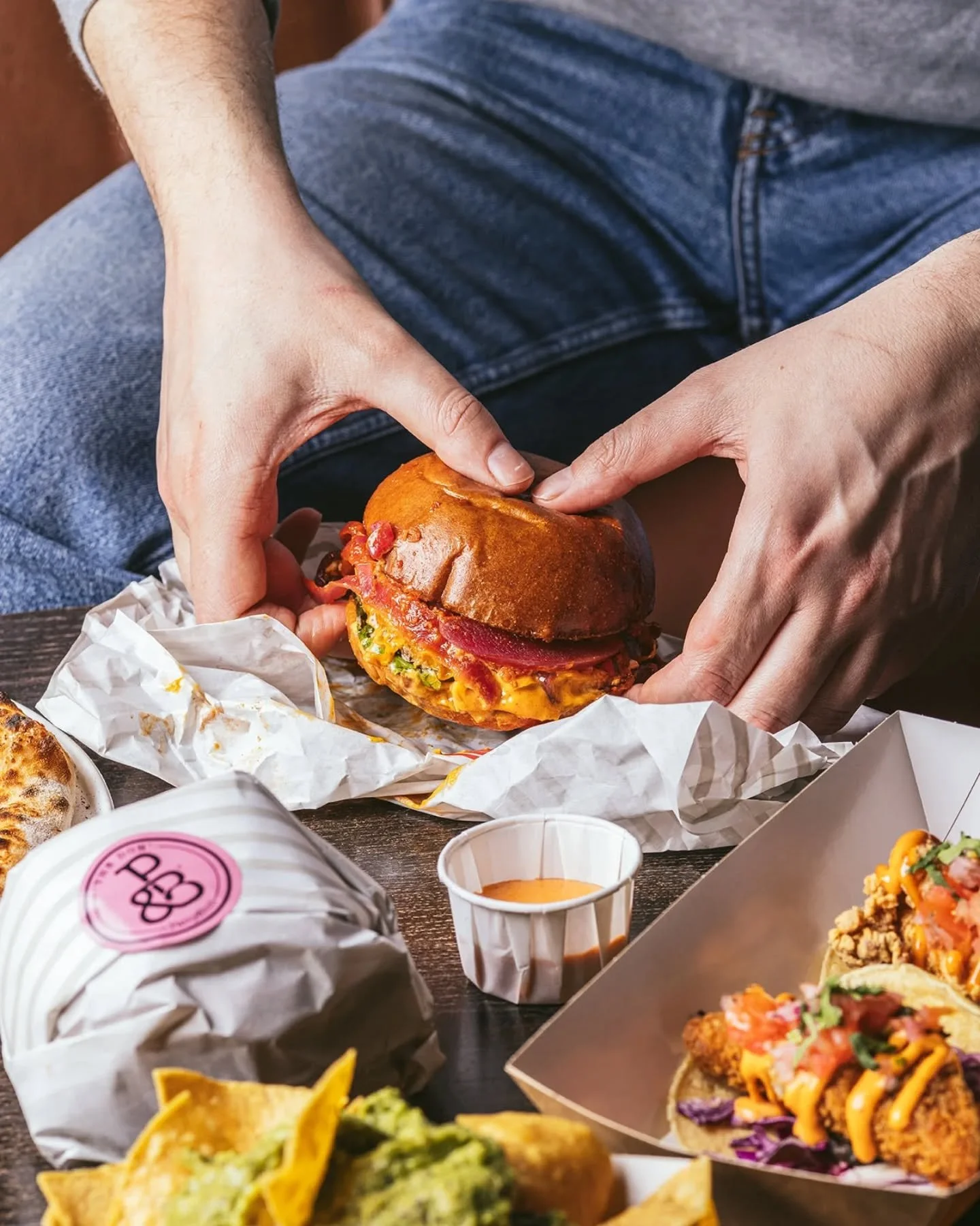 Crazy golf burns calories! 👀 

Good thing @pattyandbun is bringing the burgers this weekend! 😌🍔
Pair with Rum Cocktails and Crazy Golf and you got yourself the perfect Sunday afternoon! 

➡️ Swipe left for the menu! 

🥃🏌🏽&zwj;♀️ Rum &amp; Putt 