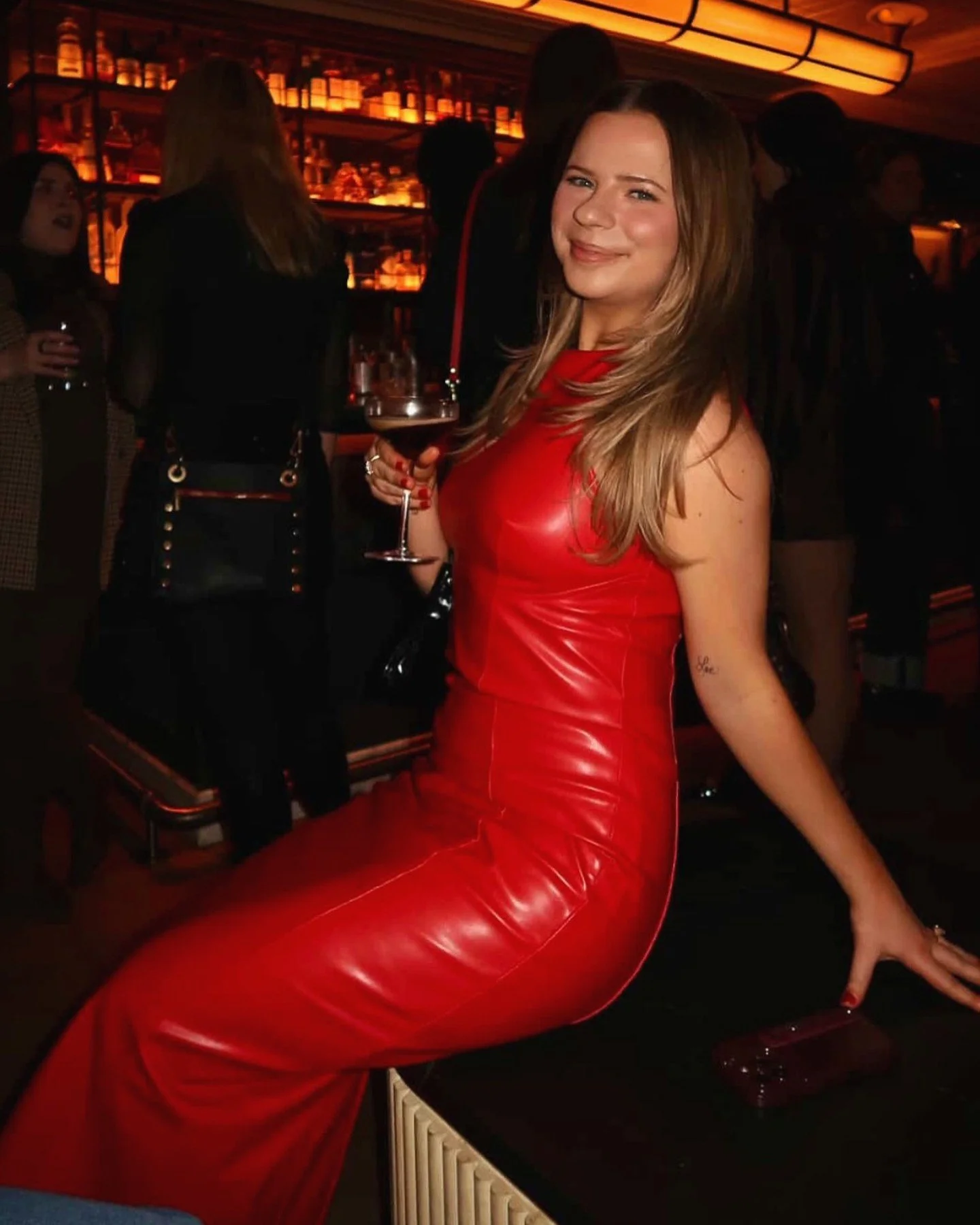 Because a night out with friends at your favorite place is always a good idea ✨ 🥂⁠
⁠
📸: @jessmichelemakeup