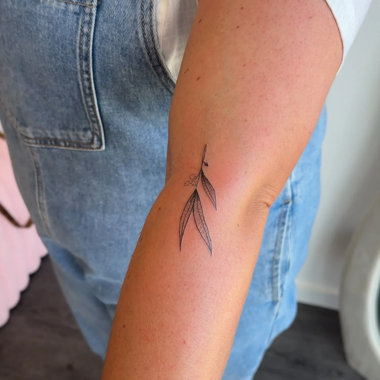 For the nature girlie 🍃🍄&zwj;🟫 

#flashsheet #tattoo #finelinetattoo #naturetattoo