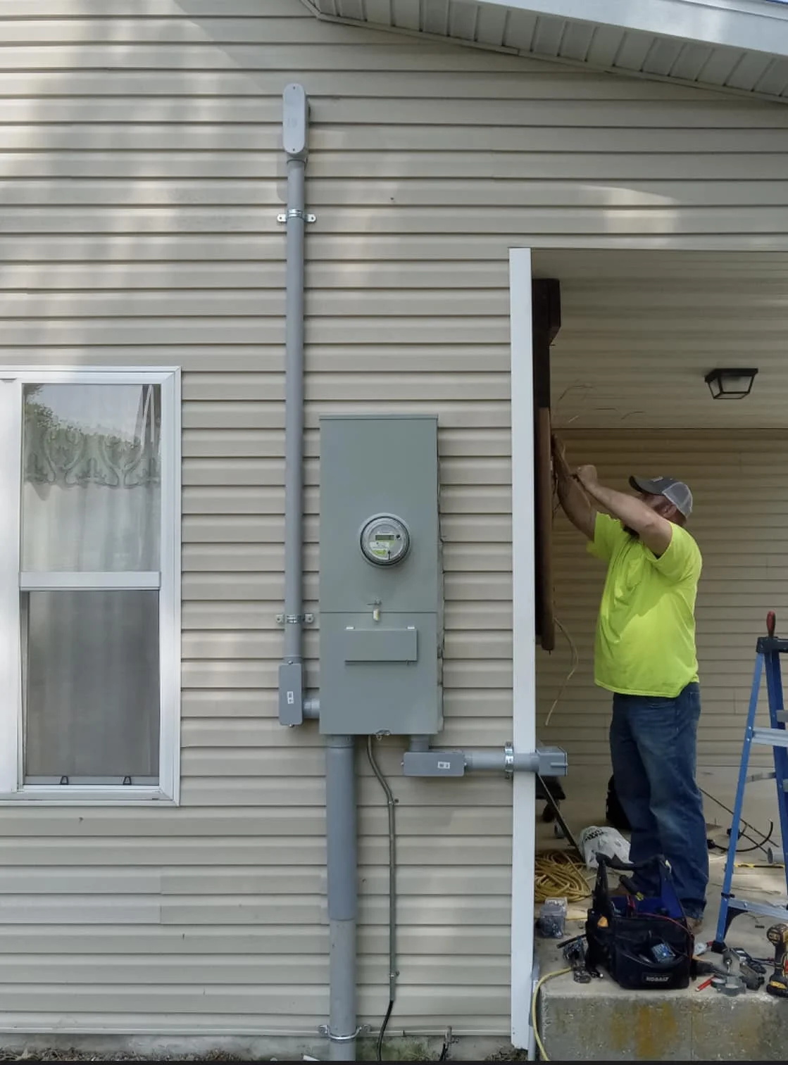Springfield Missouri Electrician licensed and insured ceiling fan installation cabinet lighting recessed lighting outlet installation custom power solutions generator installation shed power RV power new construction and remodel electric work spa and