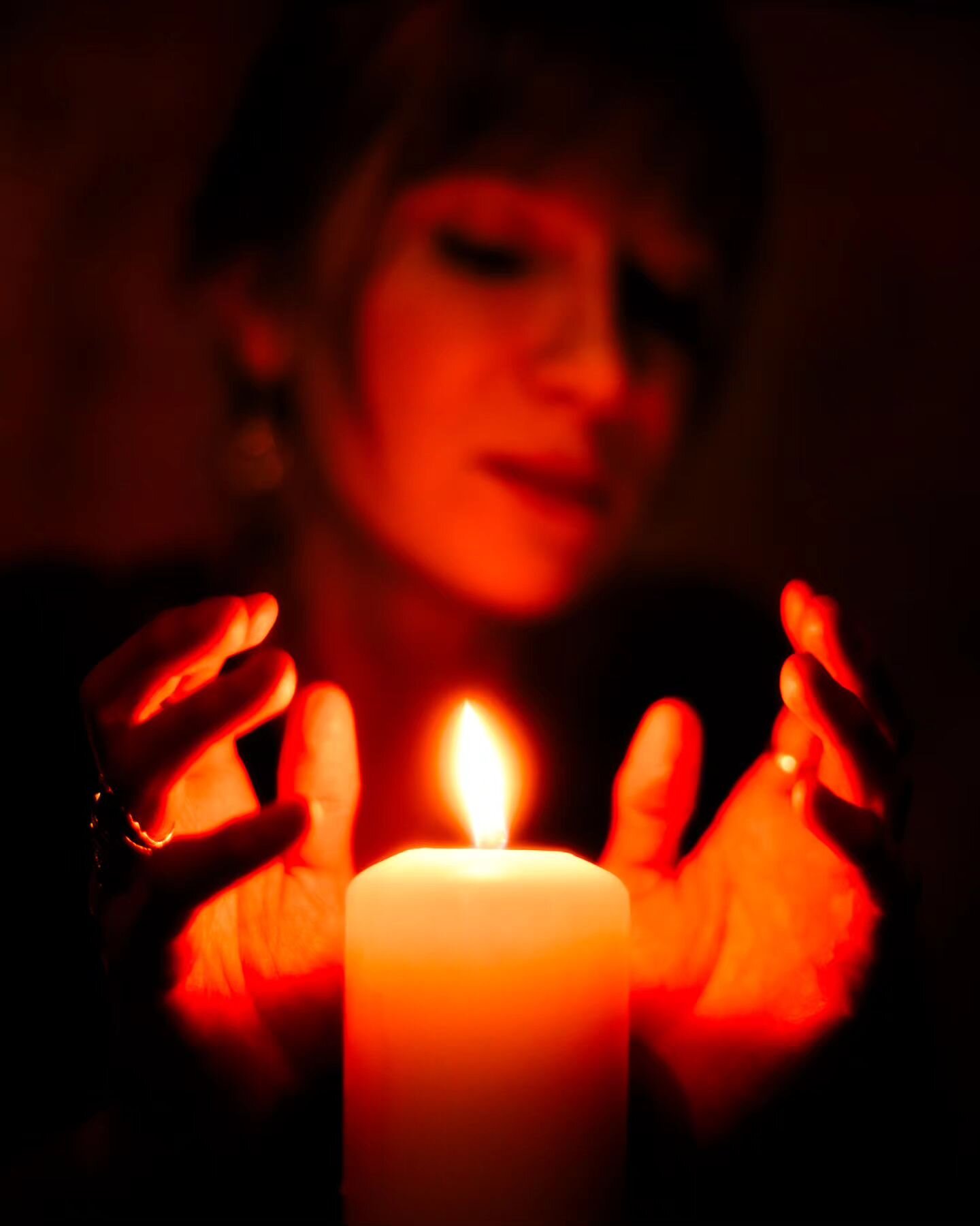 The @powerofthewitch .  Candle light mysticism with psychic, astrologer and artist @bilildizier .  An otherworldly commission in The Highlands.

Assistant:  @francescaflynn_ 

#mysticism #psychic #astrologer #whitewitch #candlelight #portraiture #occ