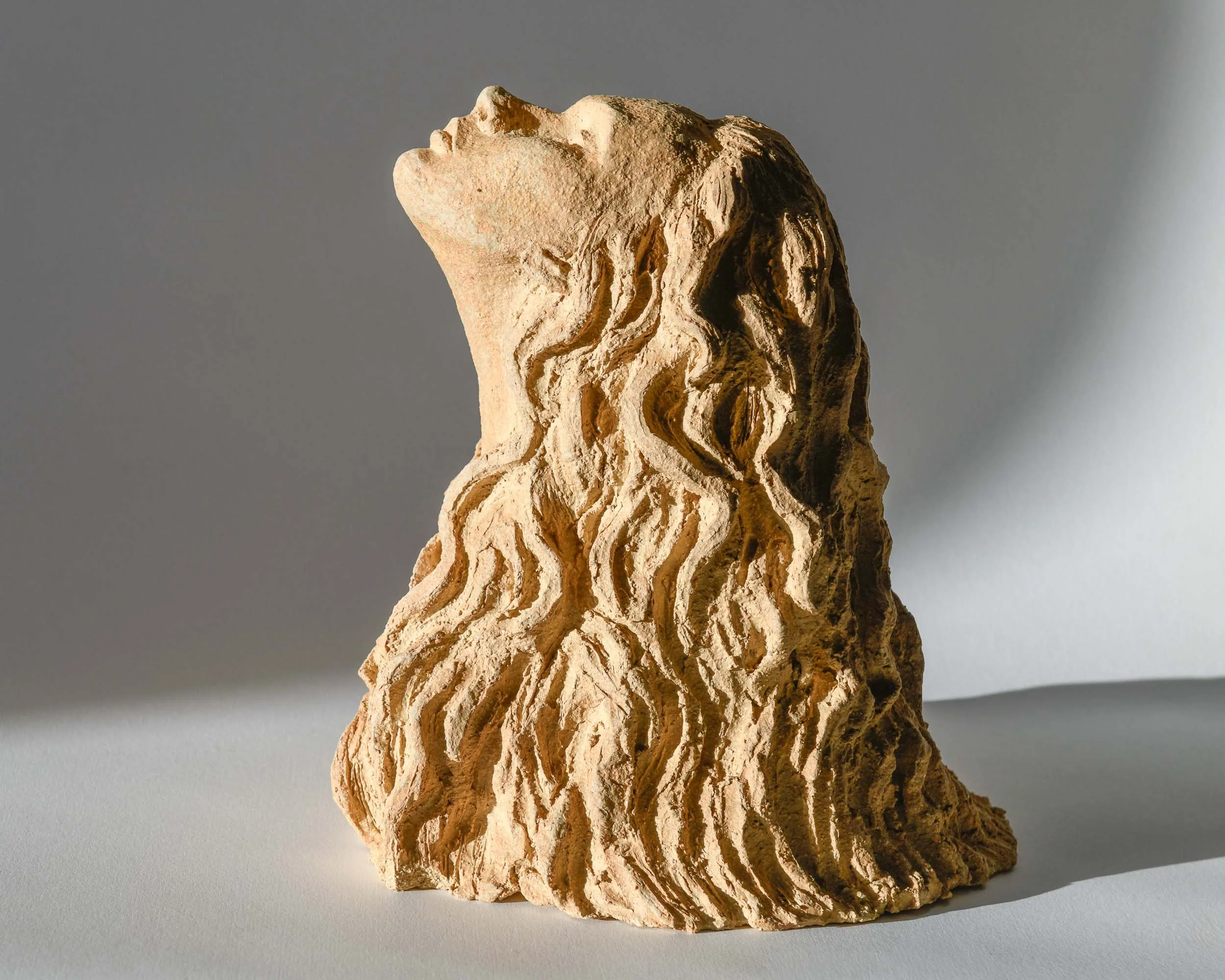 Photography of Scottish ceramic artist Francesca Flynn's sculpture ''Rising Against The Tide'.  