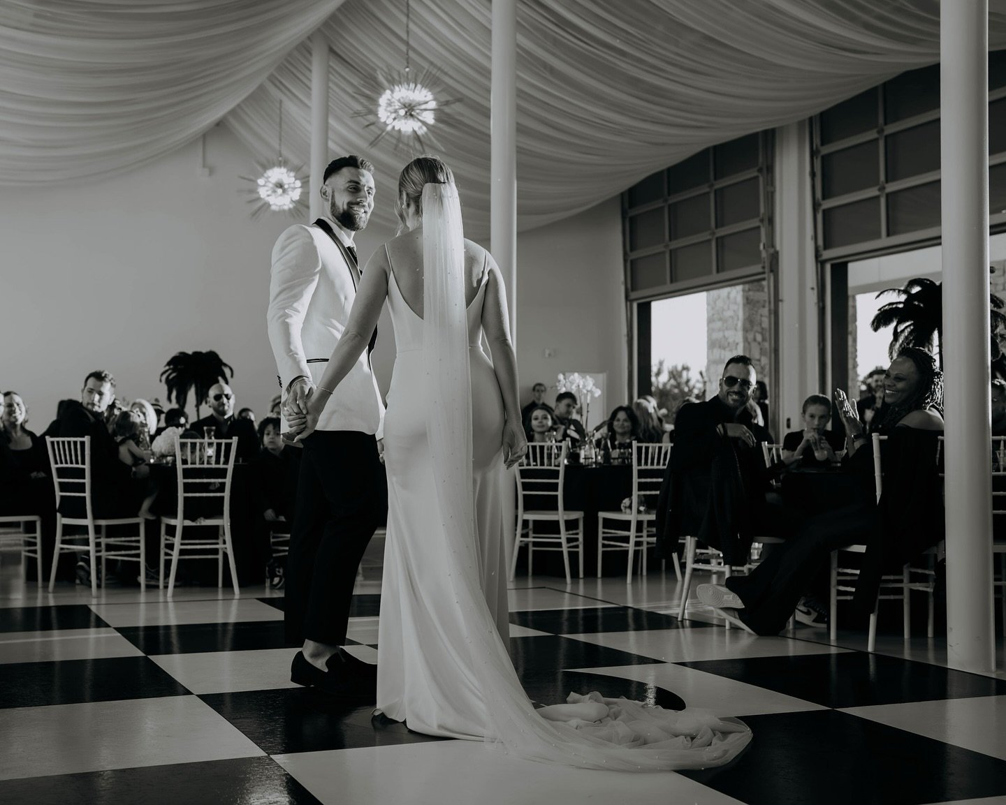Taking it back to one of the most fun receptions at @glasschapelwest with Trevor + Sadie 💍

VENDOR LIST:

Venue: @glasschapelwest 
Makeup: @beautybymirandashaw 
Florals: @mindymomof4 
Catering: @andocatering 
Cake: @ludgerscakes 
Coffee Cart: @compt