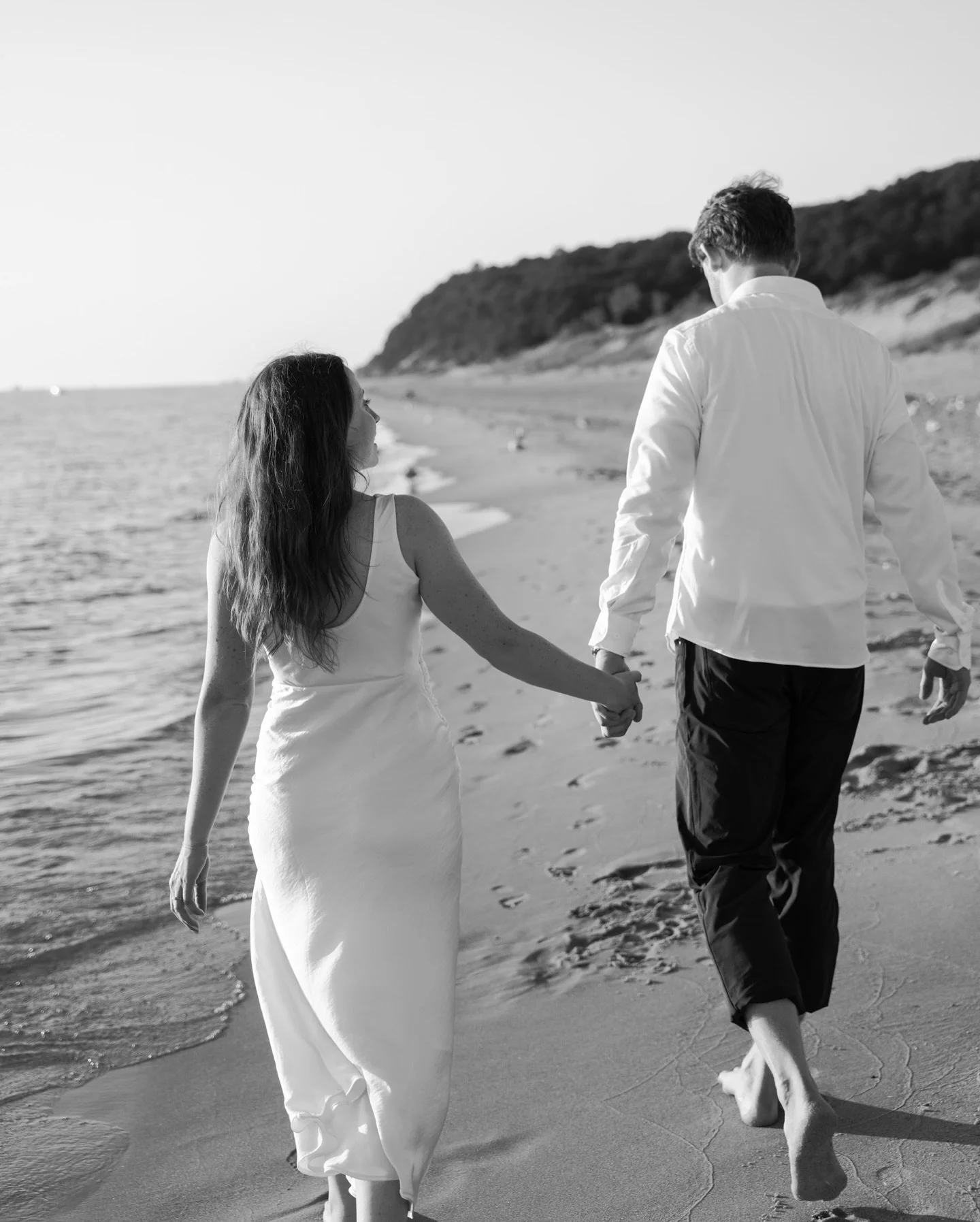 A golden hour engagement session on the shores of Lake Michigan with Daniel + Lindsay&hellip; Never going to get over the beauty of the lake in the summertime, and the joy between these two. October can&rsquo;t get here soon enough 💍

#MichiganWeddi