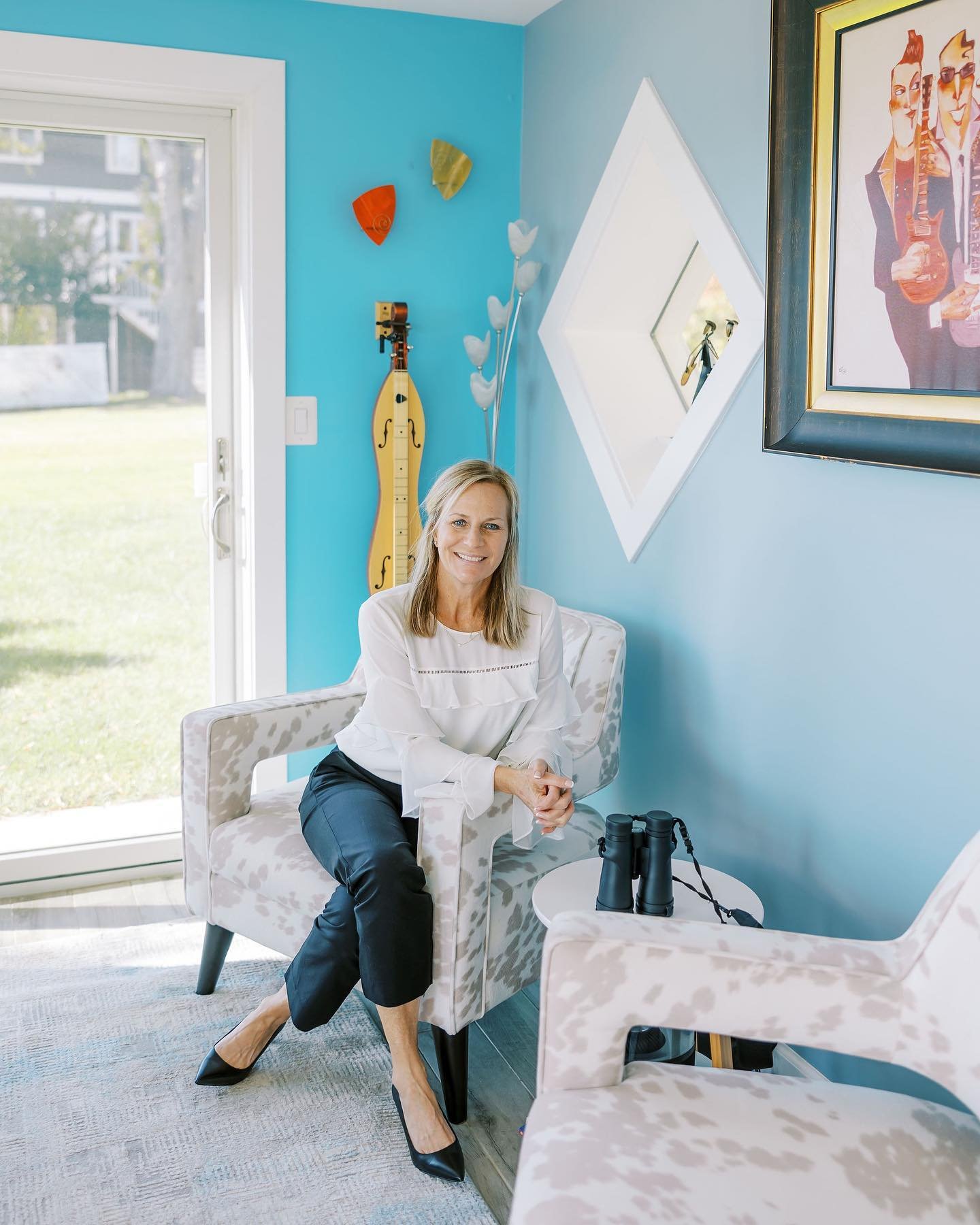 Among empty nesters, Baby Boomers still hold onto 28% of spacious homes, while Millennials with children only possess 14%. If you're contemplating downsizing, this revelation could be a game-changer for you. The truth is, there's a substantial demand