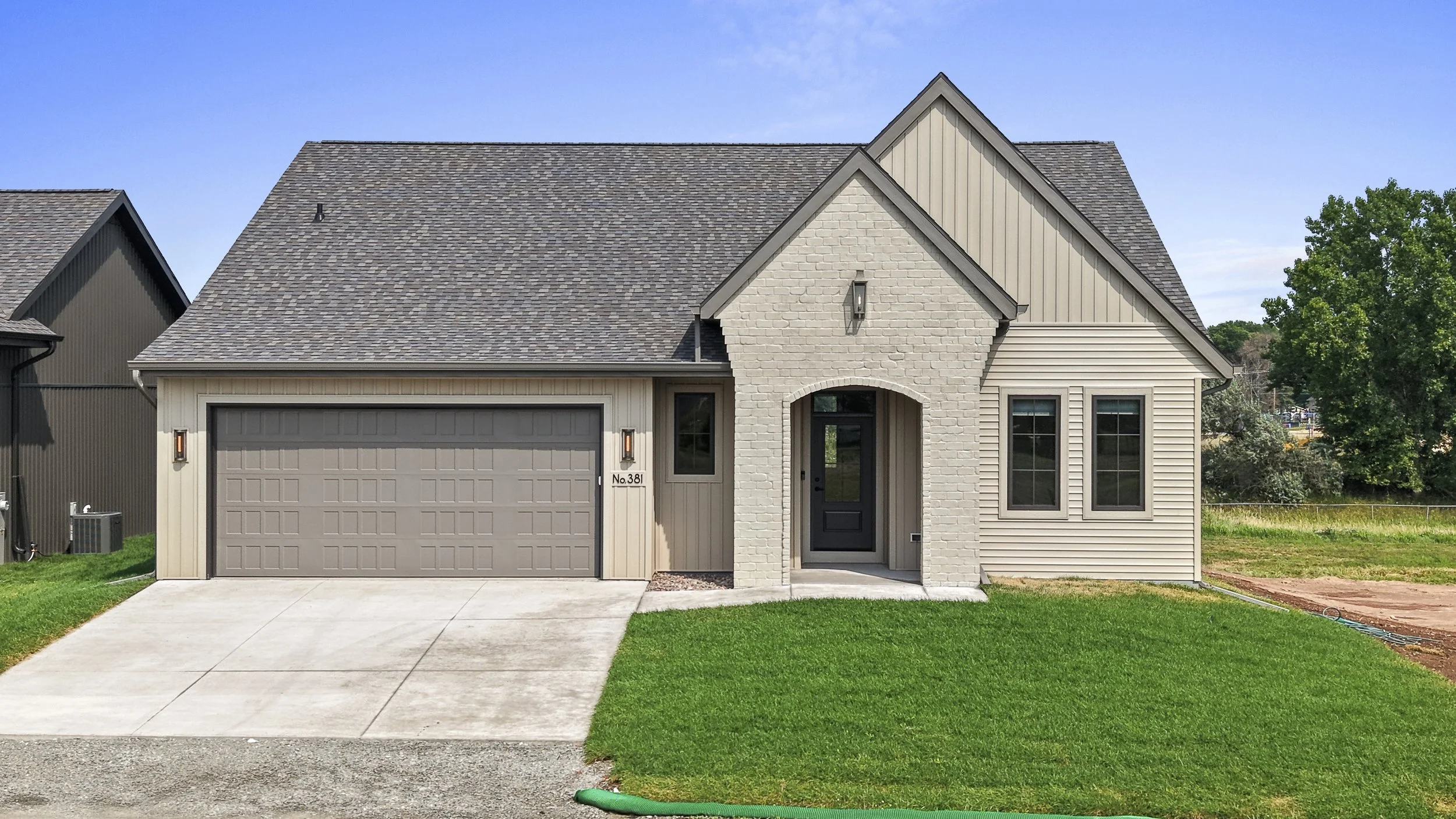 013-381FarmhouseLane-CombinedLocks-WI-54113-FULL.JPG