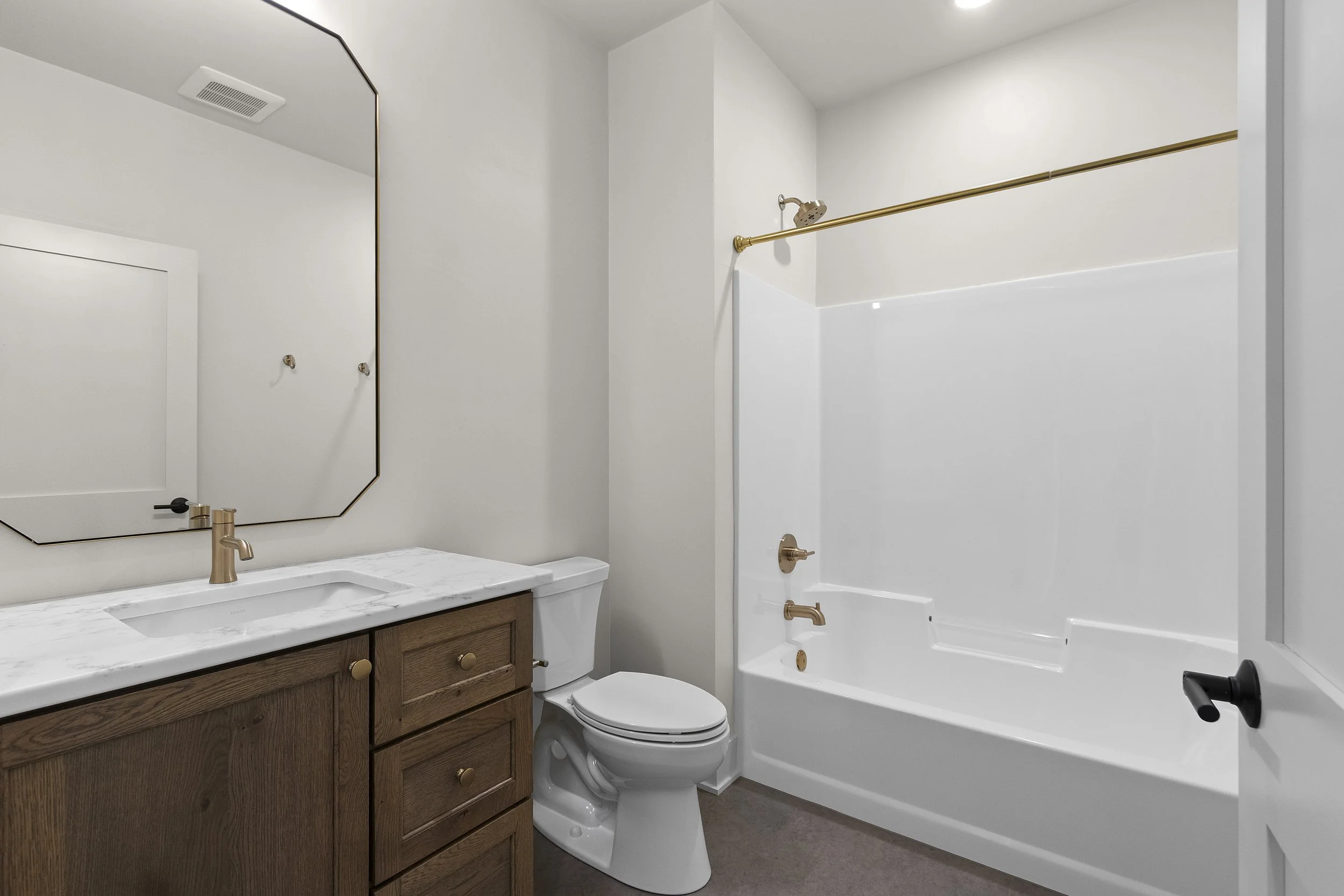 037-381FarmhouseLane-CombinedLocks-WI-54113-FULL.JPG