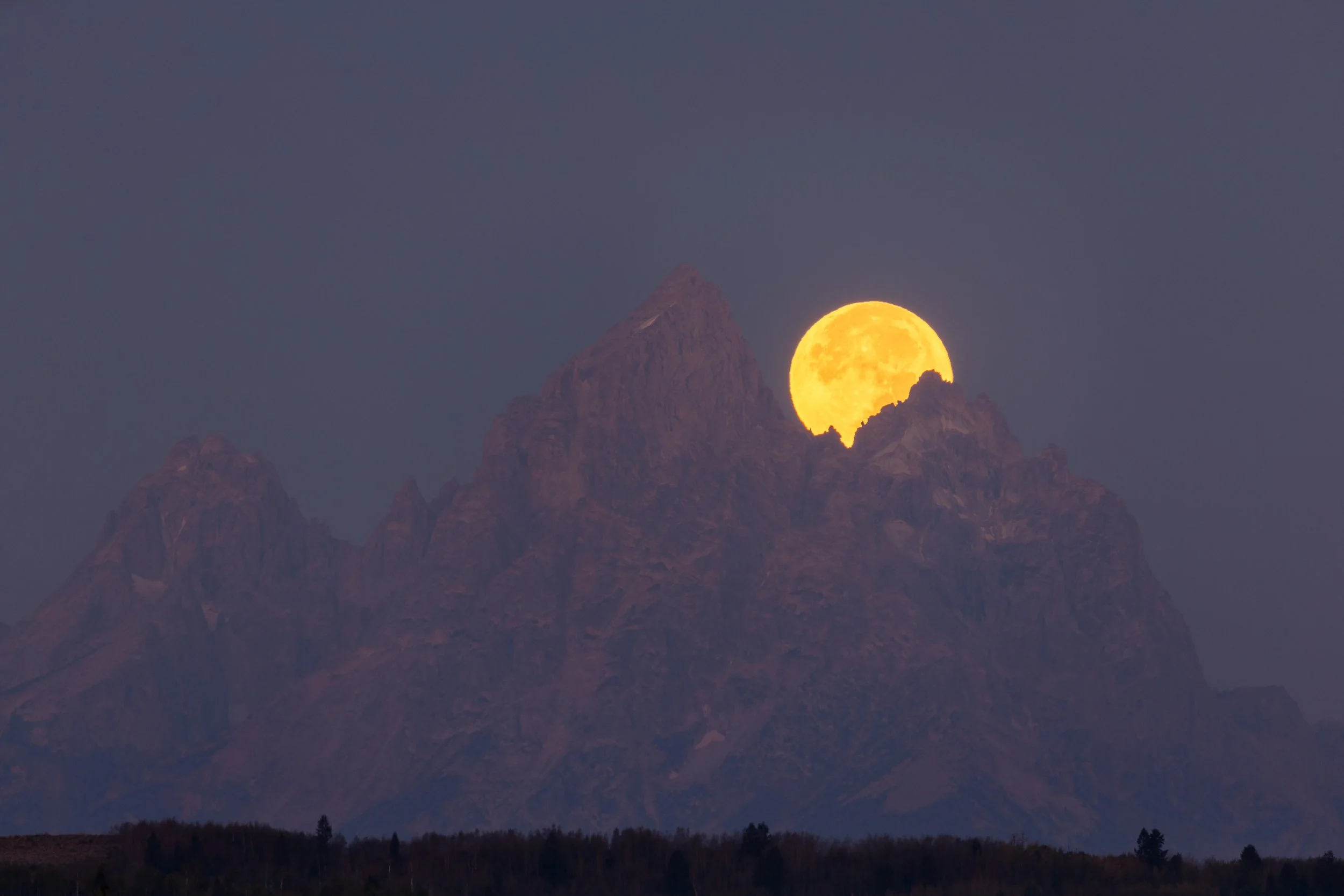 Full Moon from Togwotee Over Pass3.jpg