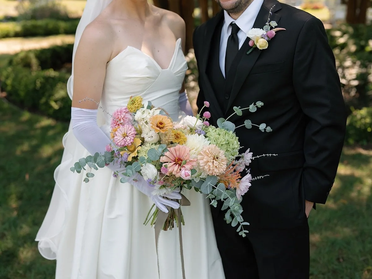 Some weddings feel extra special&hellip; and Eva &amp; Matt&rsquo;s was one of them. ✨☺️🌸

It was truly an honor to farm and design florals for their day&mdash;every stem chosen with such love, every detail inspired by their calm, gentle, beautifull