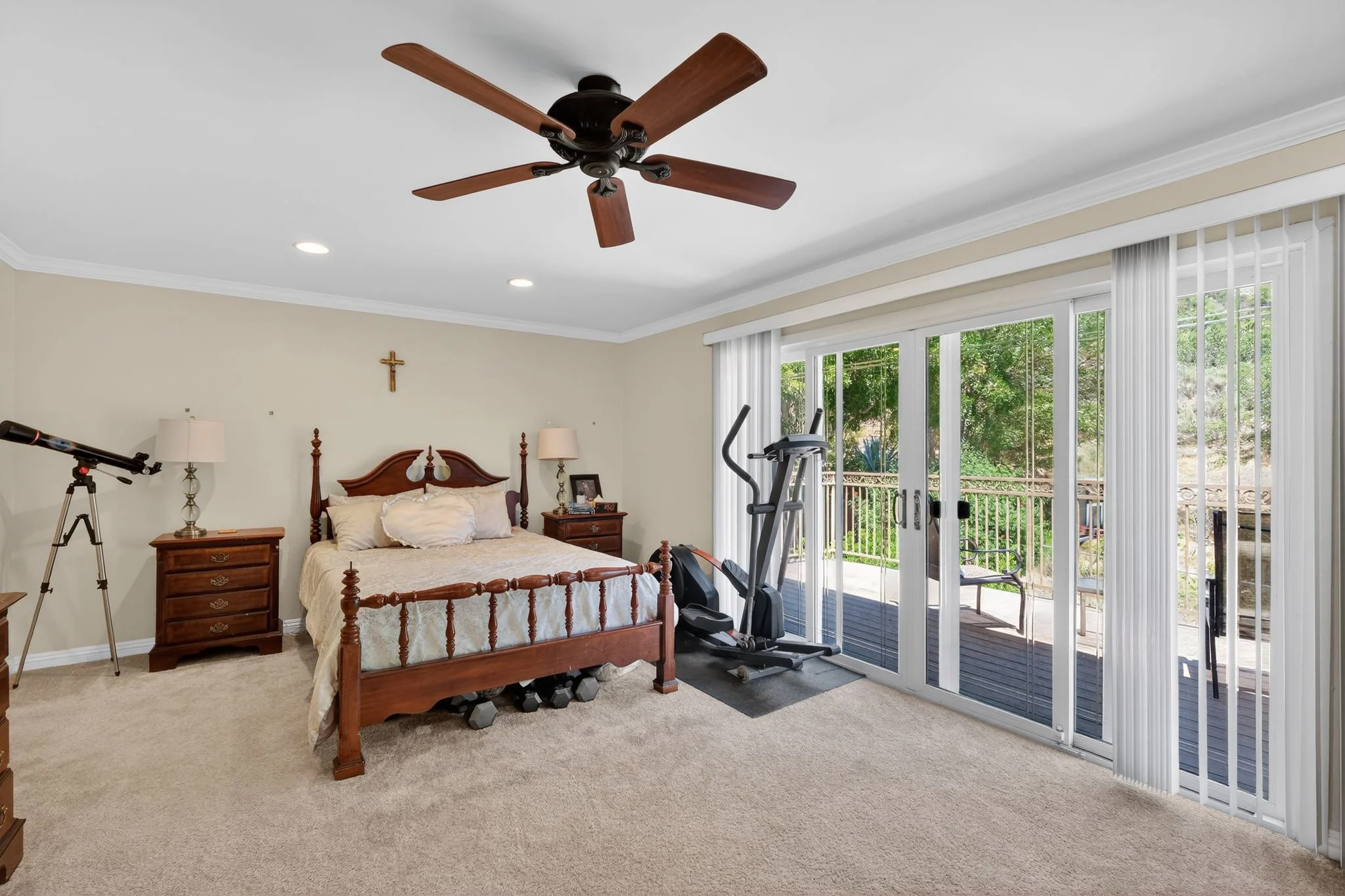 29_7811_Golfcrest_Dr_San_Diego_CA_92119_USA-Bedroom-HDR_009.jpg