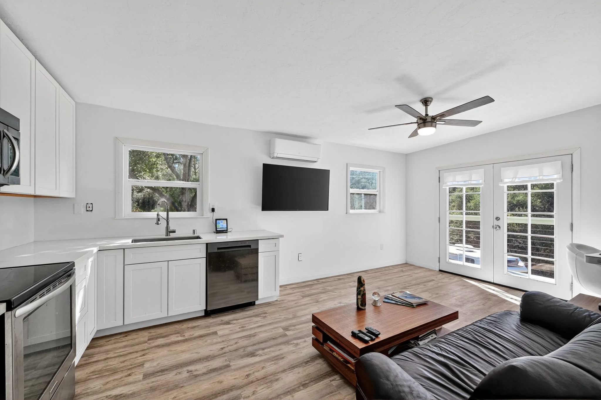 24_28919_Deer_Creek_Trail_Pine_Valley_CA_91962_USA-Living_room-DSC_3354.jpg