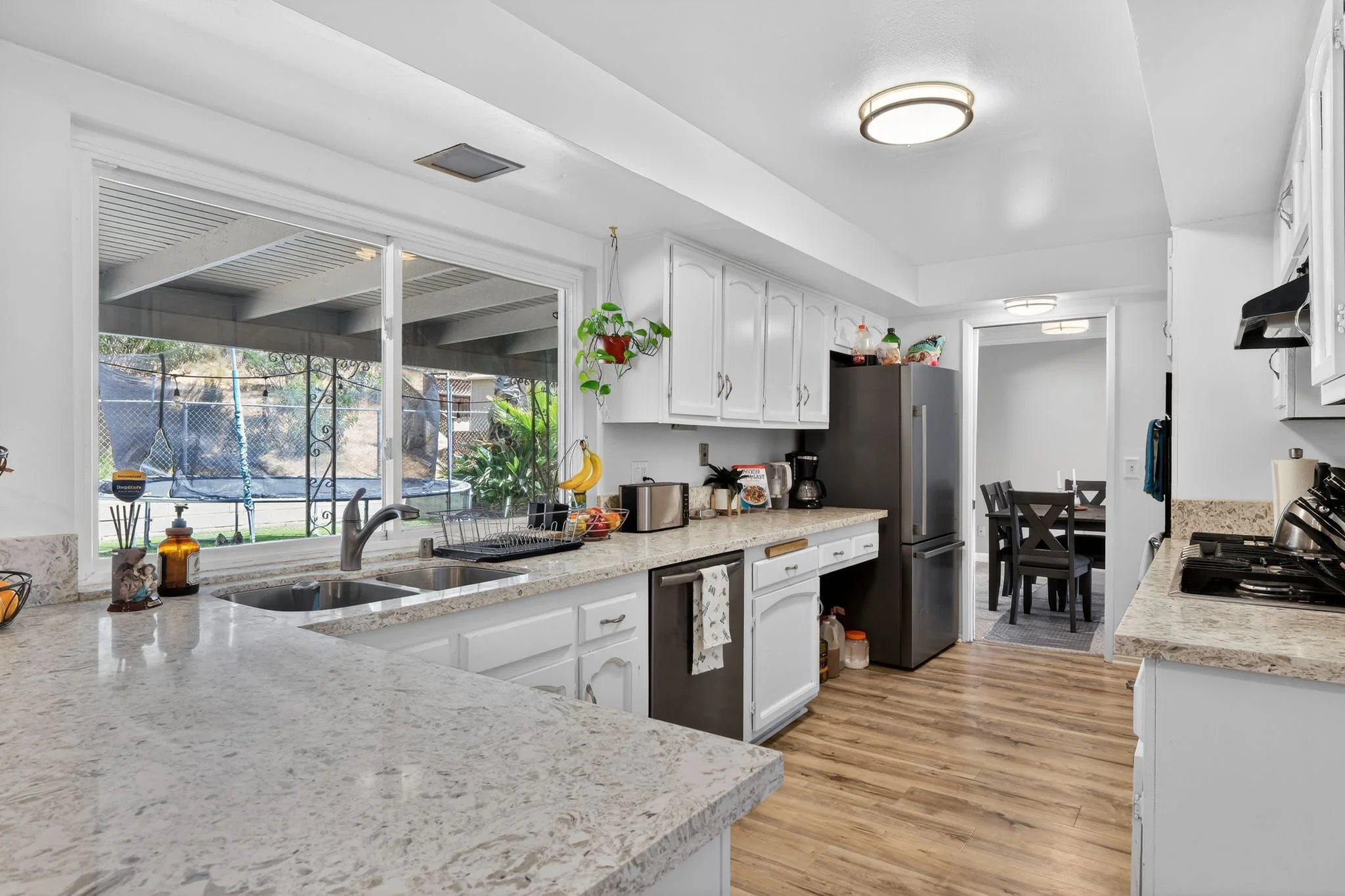 17_7811_Golfcrest_Dr_San_Diego_CA_92119_USA-Kitchen-HDR_054.jpg