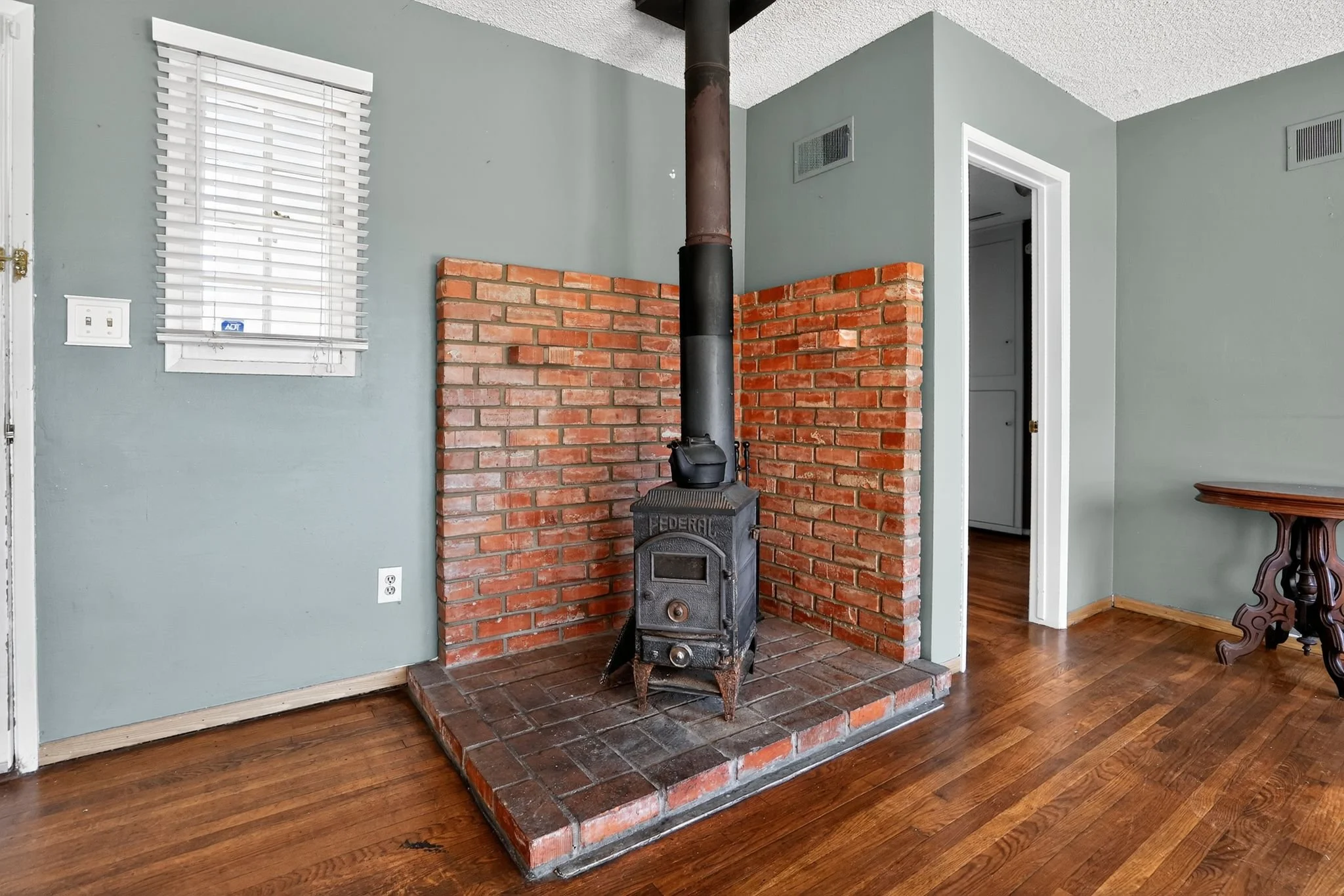 23_6542_Clara_Lee_Ave_San_Diego_CA_92120_USA-Living_room-_3C_7167.jpg