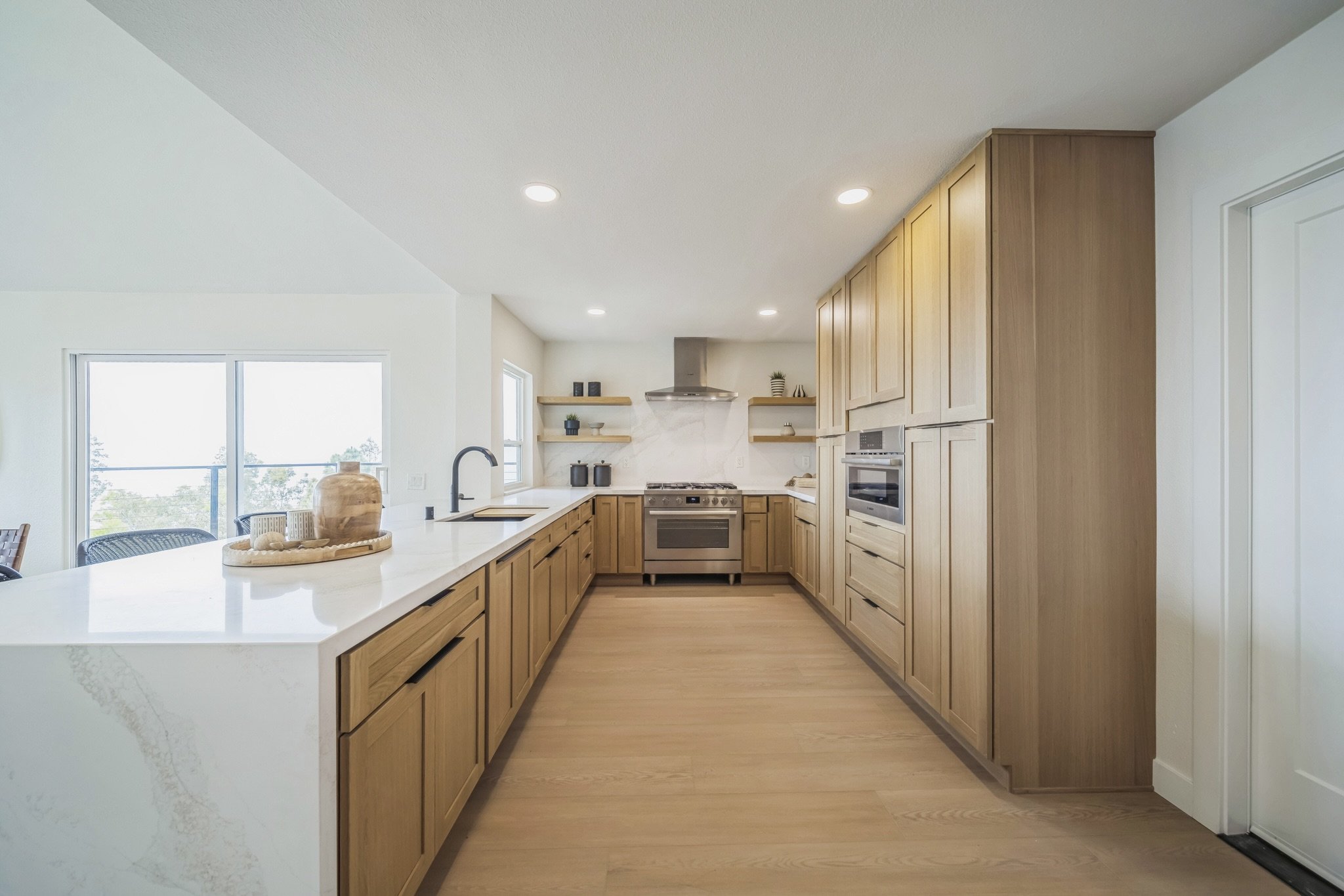 25_1763_Sky_Loft_Ln_Encinitas_CA_92024_USA-Kitchen-_O8A2914.jpg