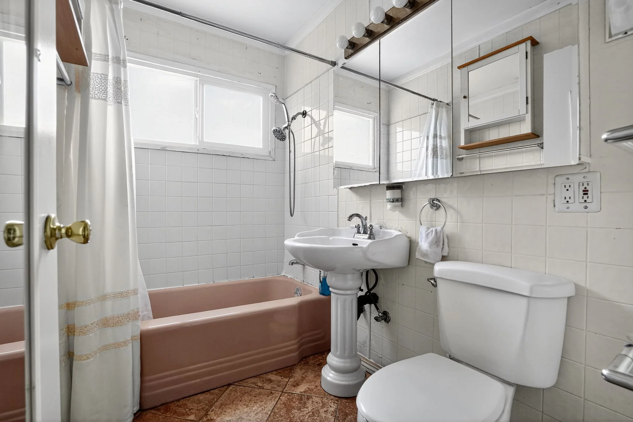 26_6542_Clara_Lee_Ave_San_Diego_CA_92120_USA-Bathroom-_3C_7142.jpg