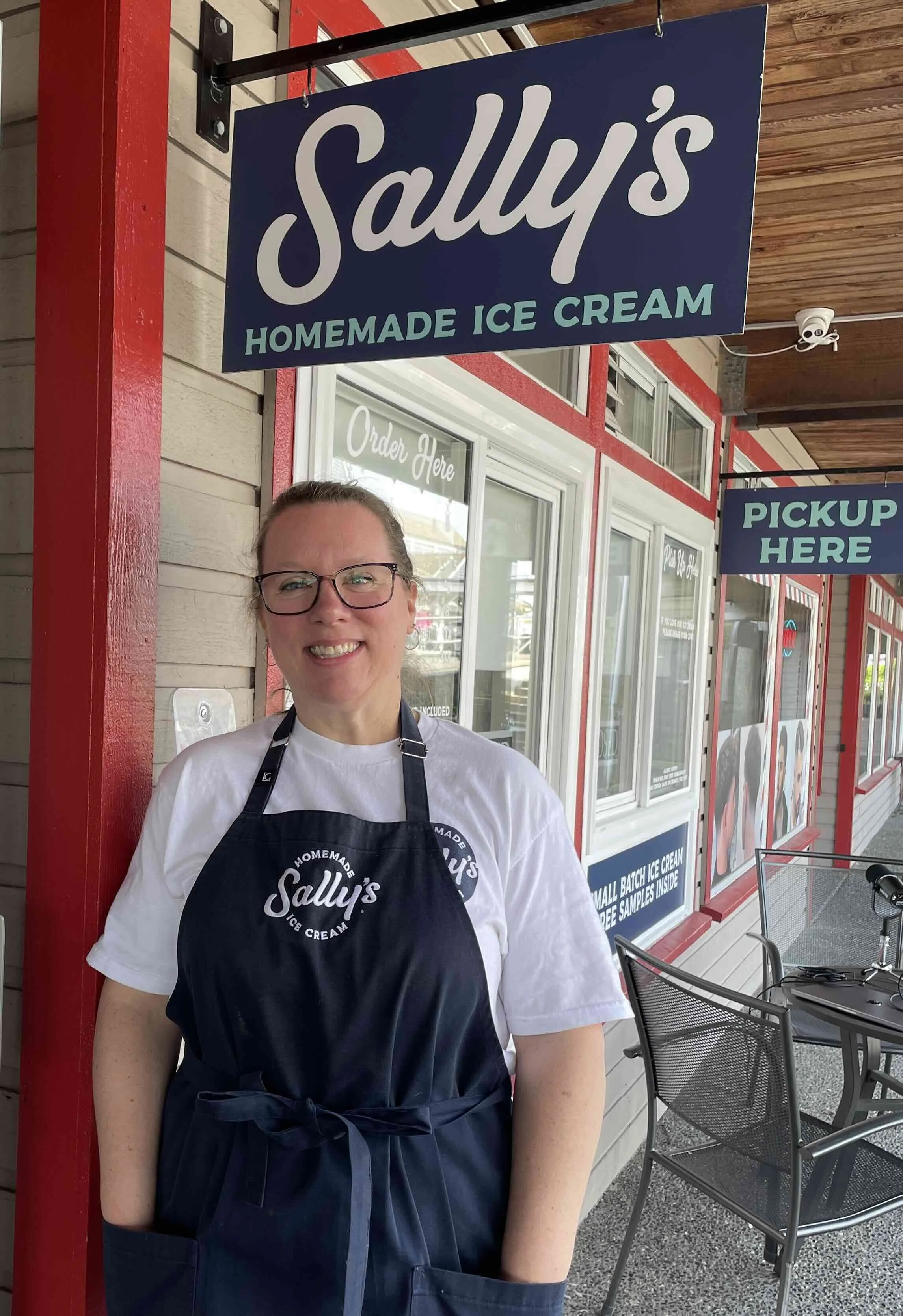 sallys-ice-cream-steveston-sign.jpg