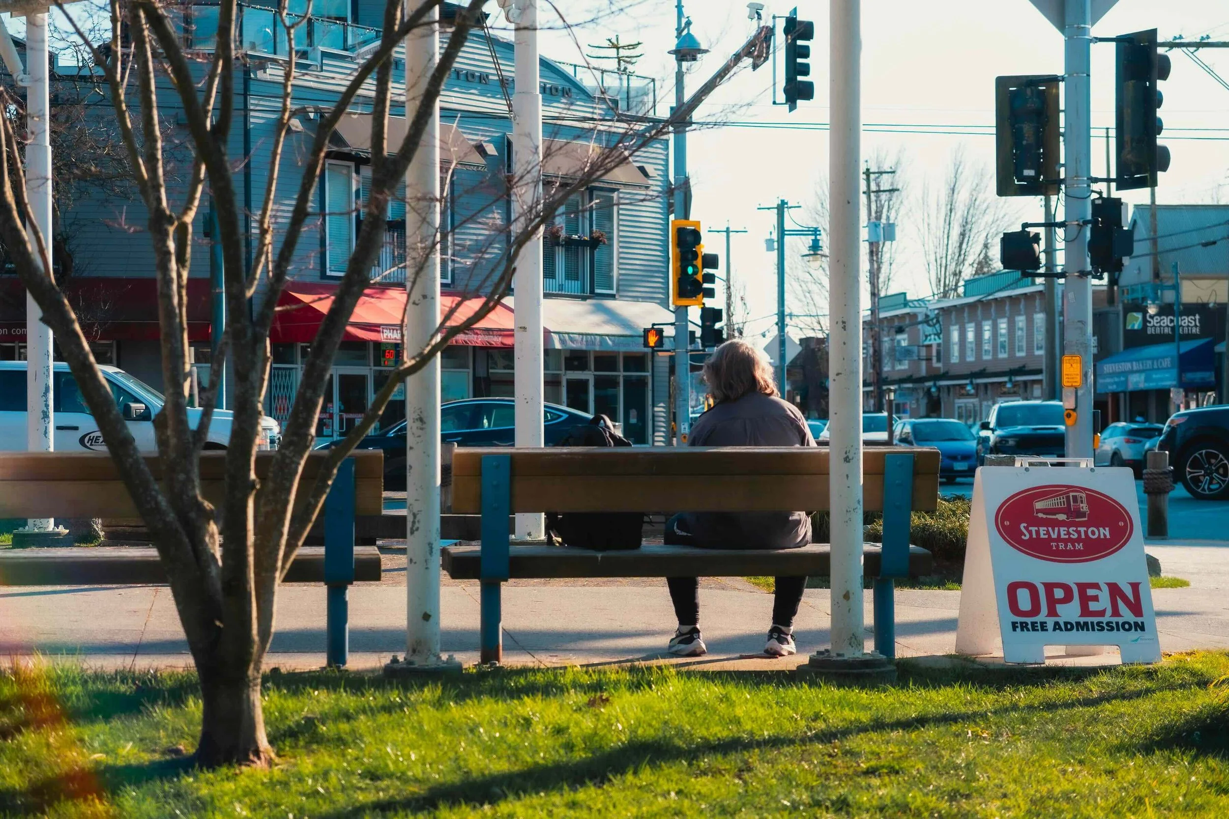 aidan-chan-photography-steveston-tram-bench.jpeg