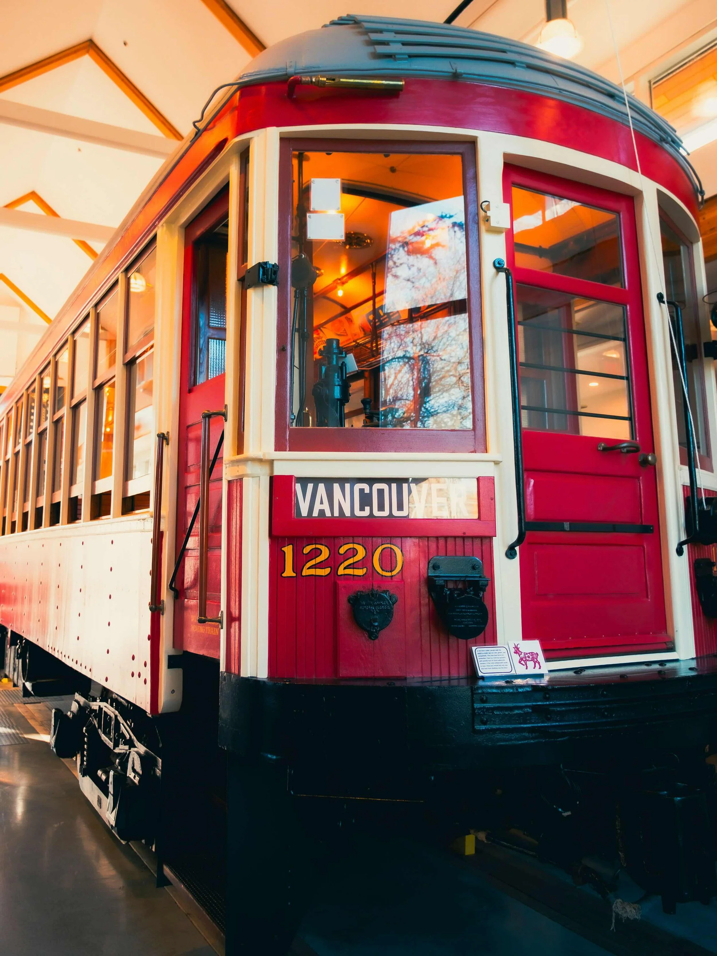 aidan-chan-photography-steveston-tram-exterior.jpeg