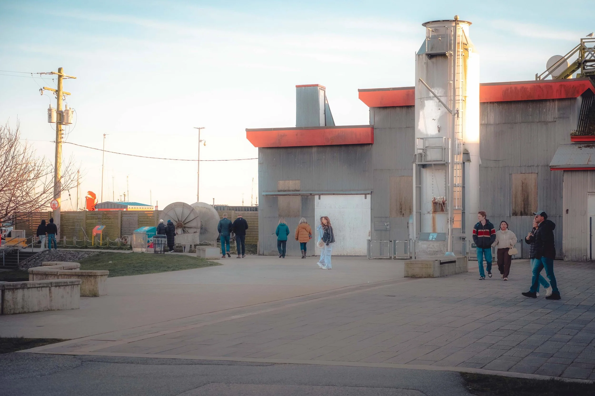 aidan-chan-photography-cannery-steveston-people-outside.jpeg