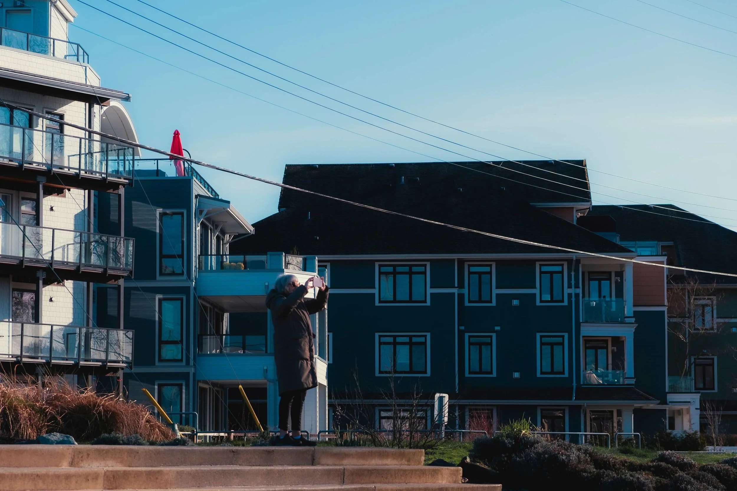 aidan-chan-photo-london-landing-steveston-lady-taking-photo.jpeg
