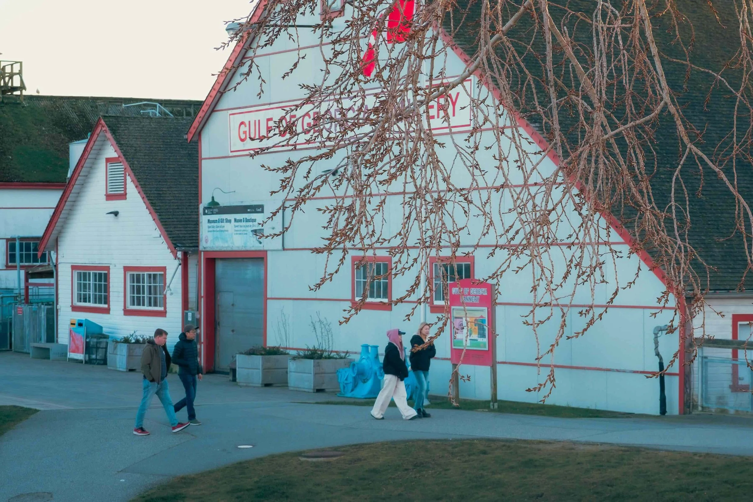 aidan-chan-photography-cannery-steveston-people-front.jpeg